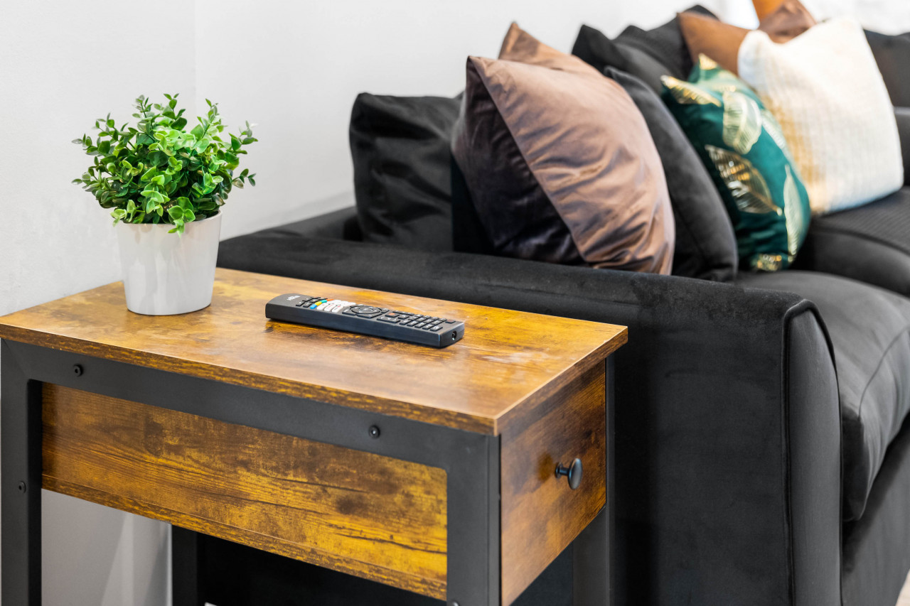 Modern Apartment - On Street Parking - Rowley Regis in Gorsty Hill Rd, Rowley Regis B65 0EY, UK - Property image 7 - VivreStays