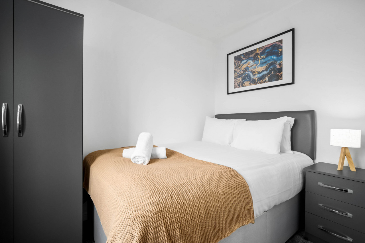 Stylish 2 Bedroom Apartment - Parking - Smart TV - WIFI in 39 Maynard Rd, Birmingham B16 0PW, UK - Property image 15 - VivreStays