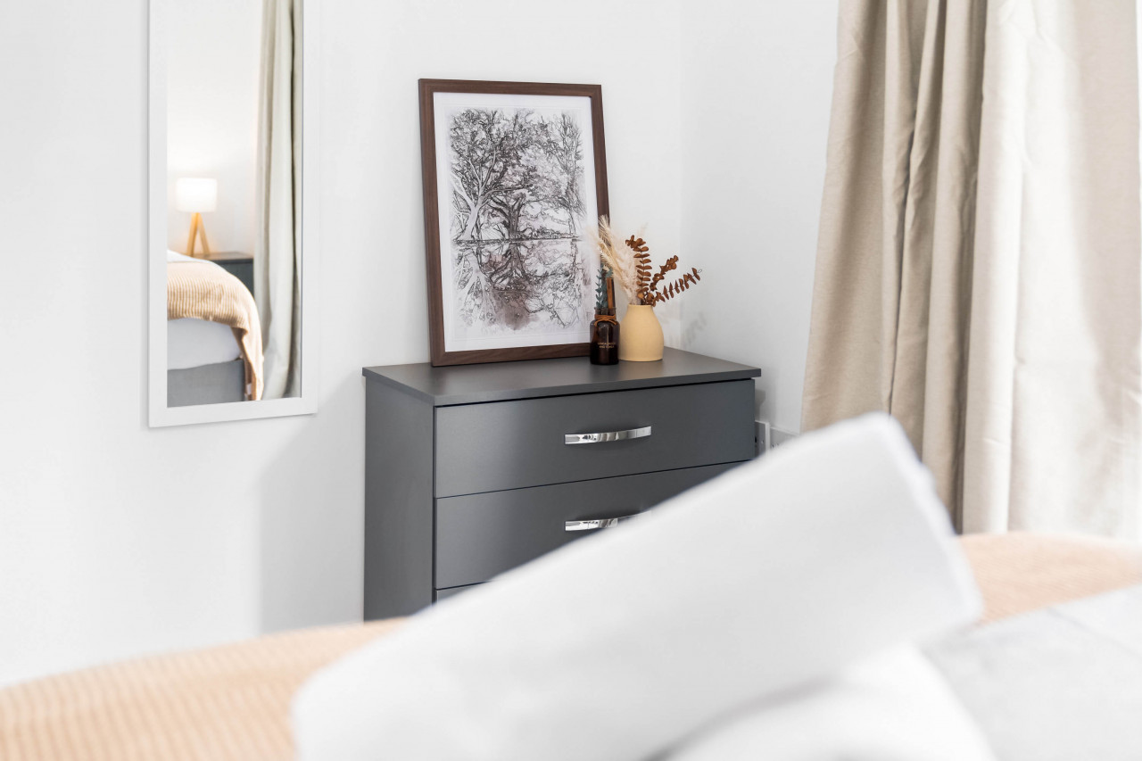 Stylish 2 Bedroom Apartment - Parking - Smart TV - WIFI in 39 Maynard Rd, Birmingham B16 0PW, UK - Property image 37 - VivreStays