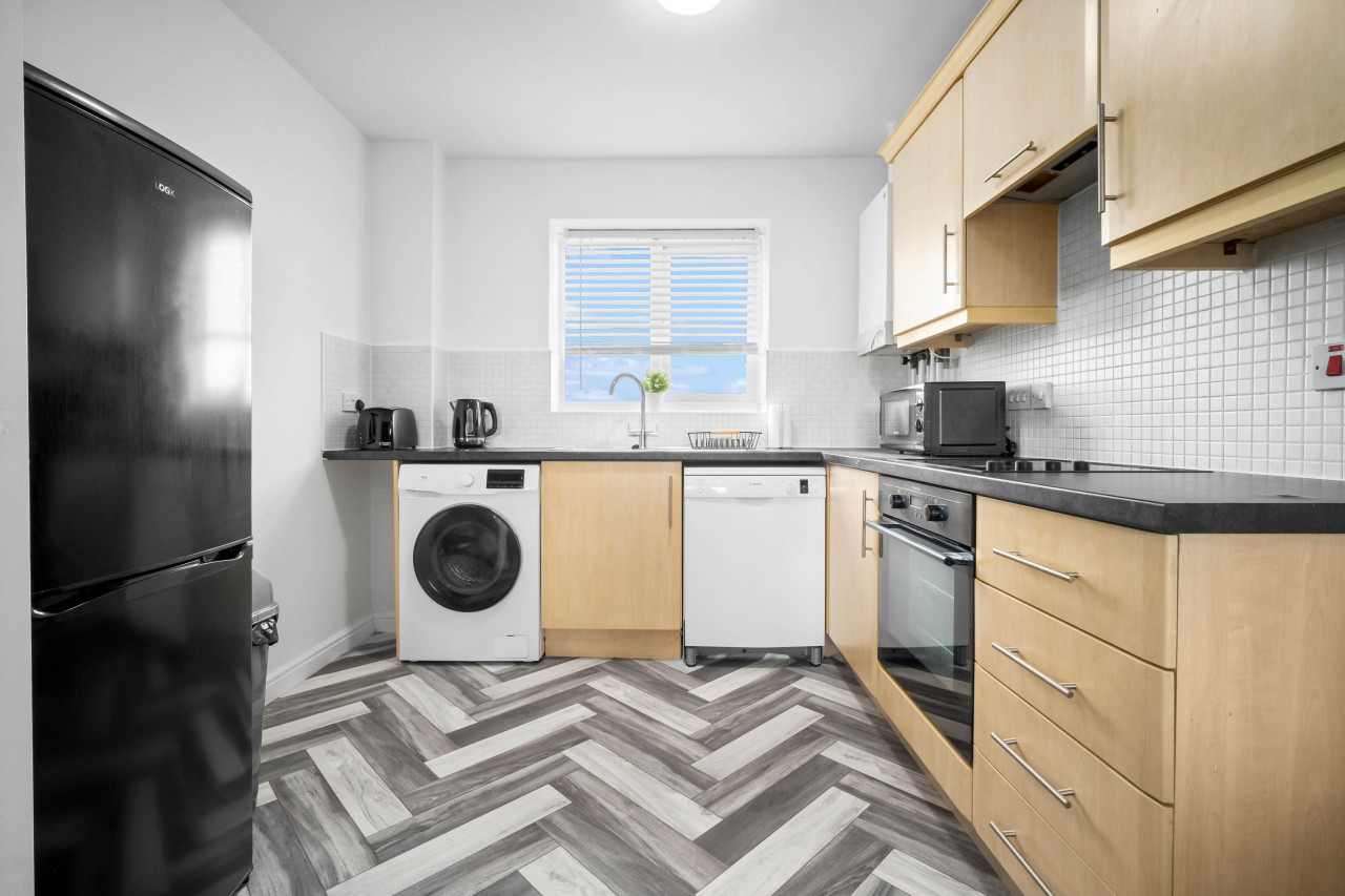 Stylish 2 Bedroom Apartment - Parking - Smart TV - WIFI in 39 Maynard Rd, Birmingham B16 0PW, UK - Property image 9 - VivreStays