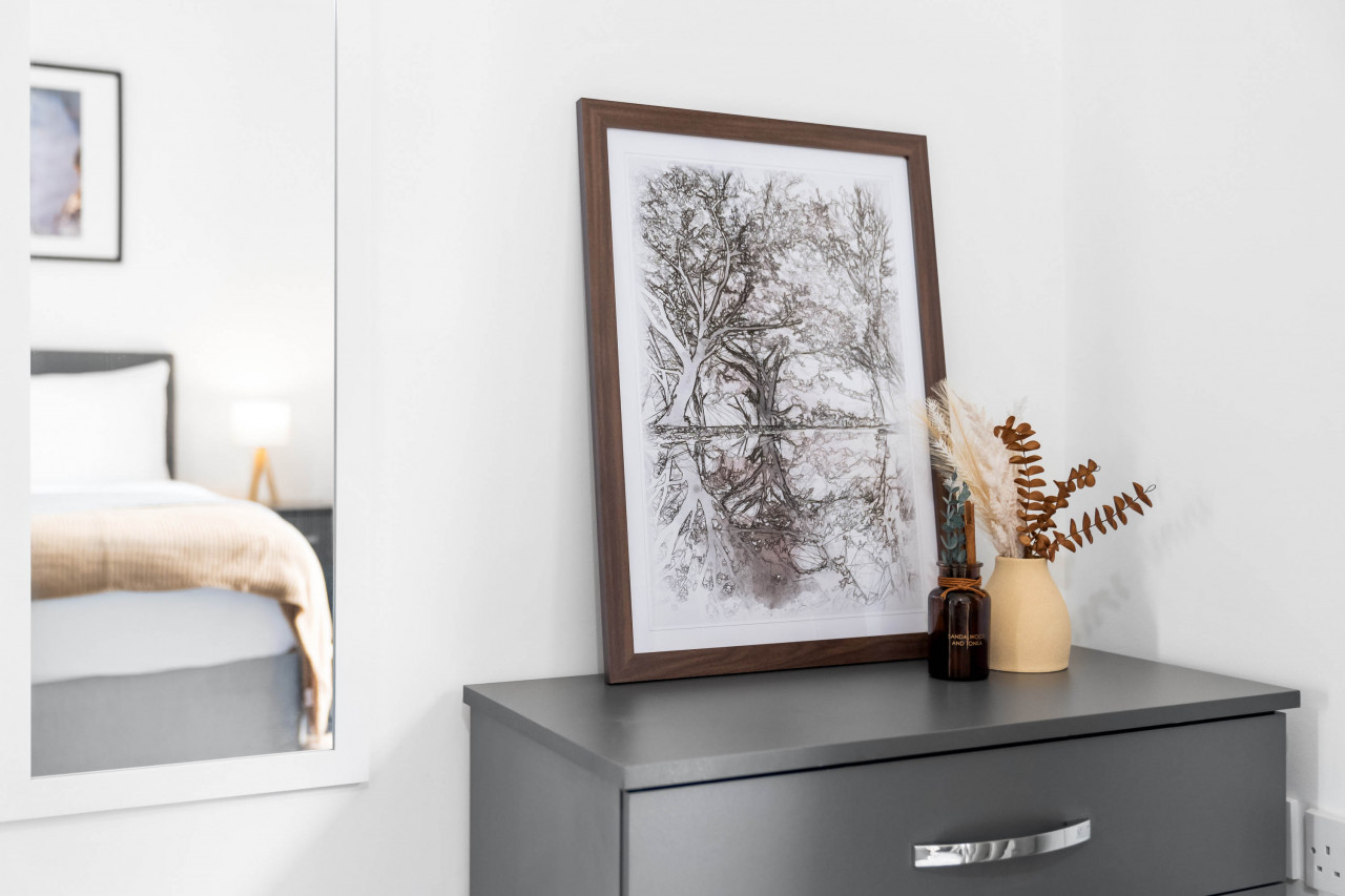 Stylish 2 Bedroom Apartment - Parking - Smart TV - WIFI in 39 Maynard Rd, Birmingham B16 0PW, UK - Property image 32 - VivreStays