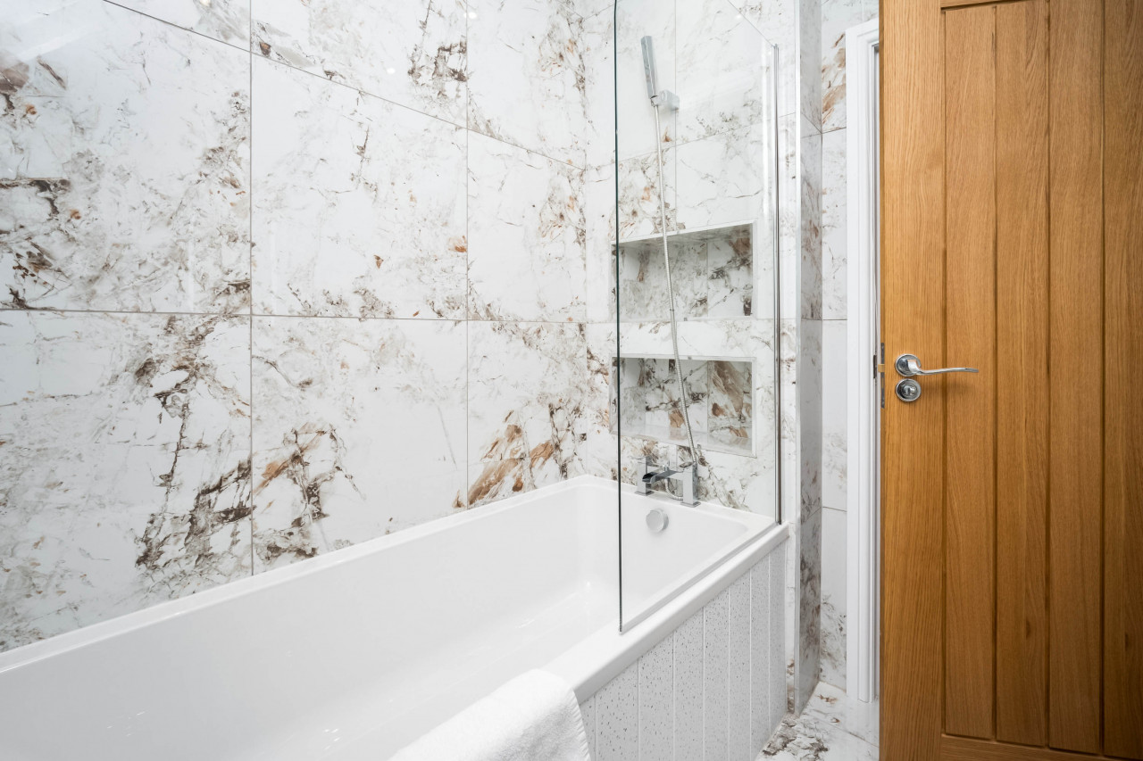 Modern 4 Bedroom House - Garden - Parking in 6 Court Oak Grove, Harborne, Birmingham B32 2HR,UK - Property image 27 - VivreStays