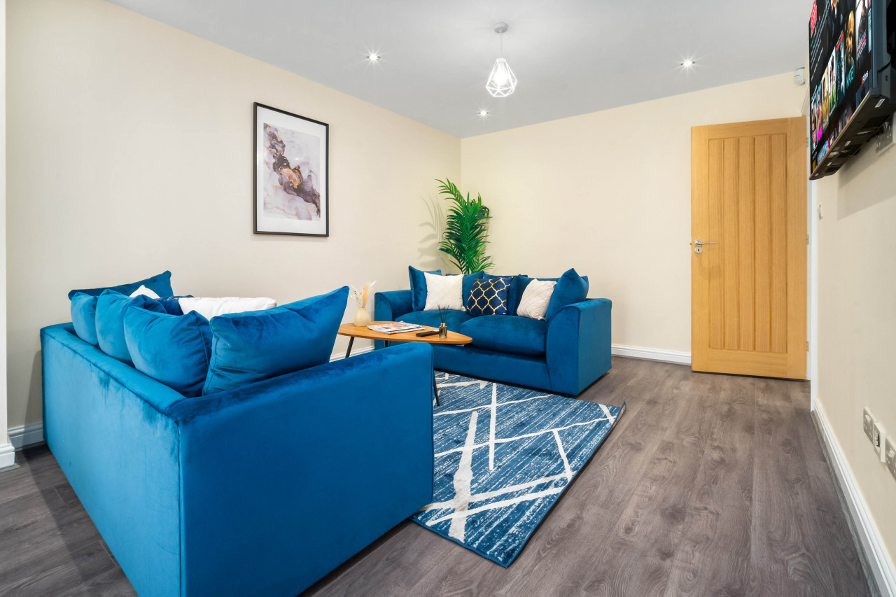 Modern 4 Bedroom House - Garden - Parking in 6 Court Oak Grove, Harborne, Birmingham B32 2HR,UK - Property image 30 - VivreStays