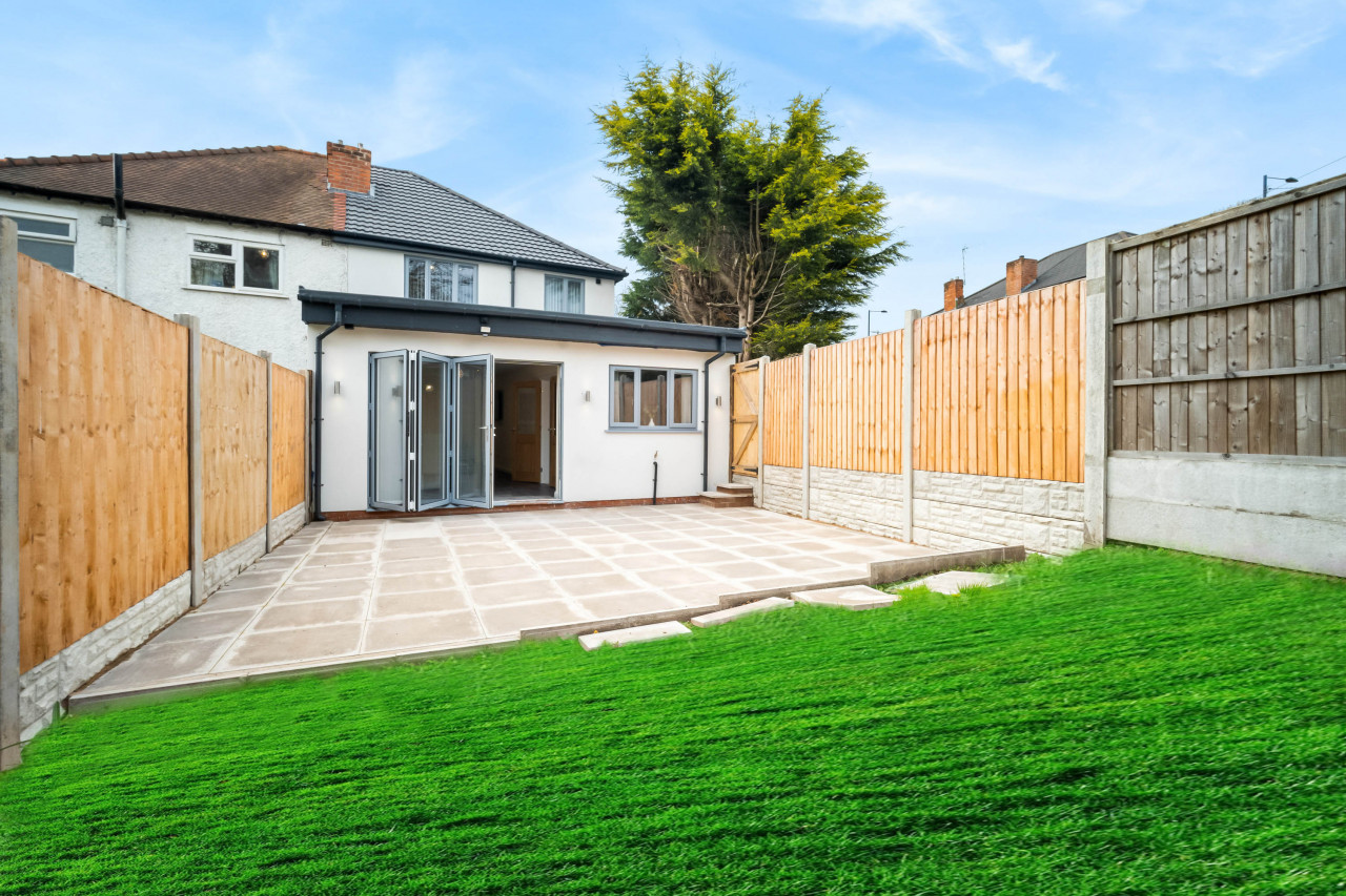 Modern 4 Bedroom House - Garden - Parking in 6 Court Oak Grove, Harborne, Birmingham B32 2HR,UK - Property image 16 - VivreStays