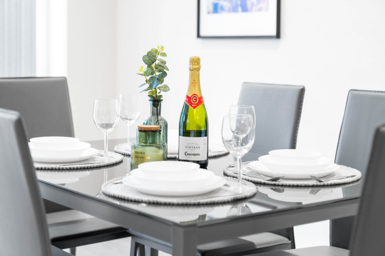 Modern 4 Bedroom House - Garden - Parking in 6 Court Oak Grove, Harborne, Birmingham B32 2HR,UK - Property image 12 - VivreStays
