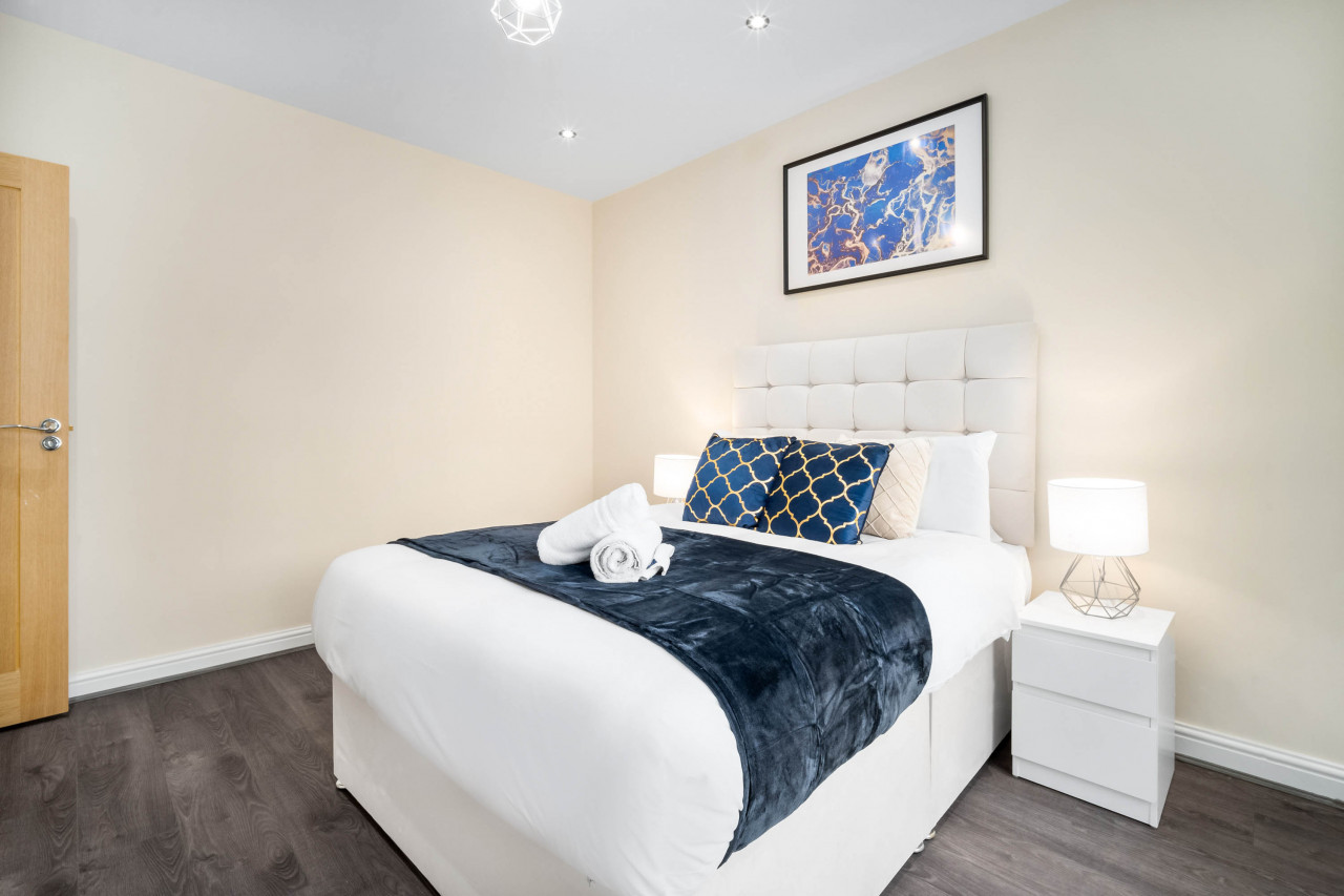 Modern 4 Bedroom House - Garden - Parking in 6 Court Oak Grove, Harborne, Birmingham B32 2HR,UK - Property image 26 - VivreStays