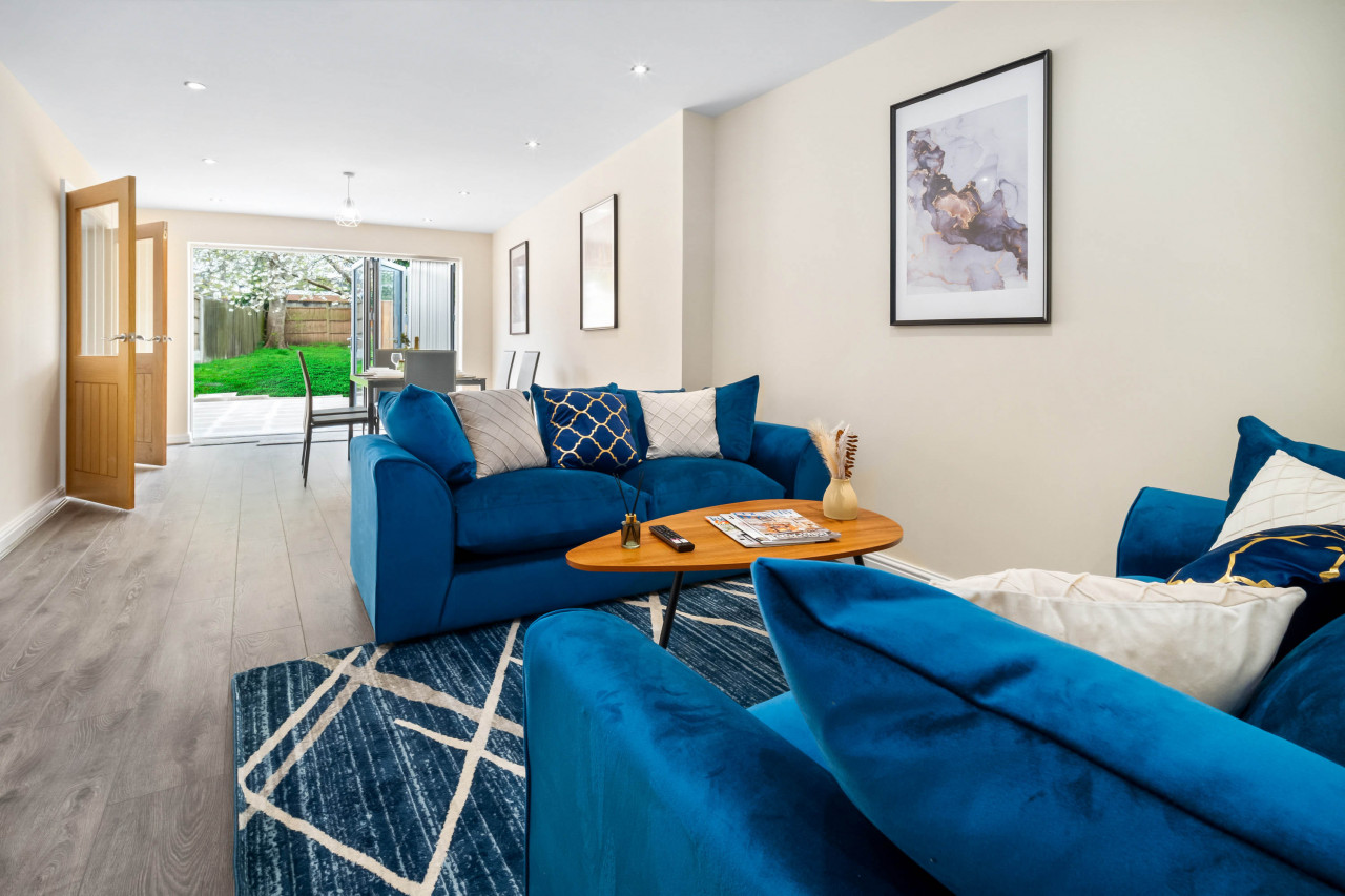Modern 4 Bedroom House - Garden - Parking in 6 Court Oak Grove, Harborne, Birmingham B32 2HR,UK - Property image 9 - VivreStays