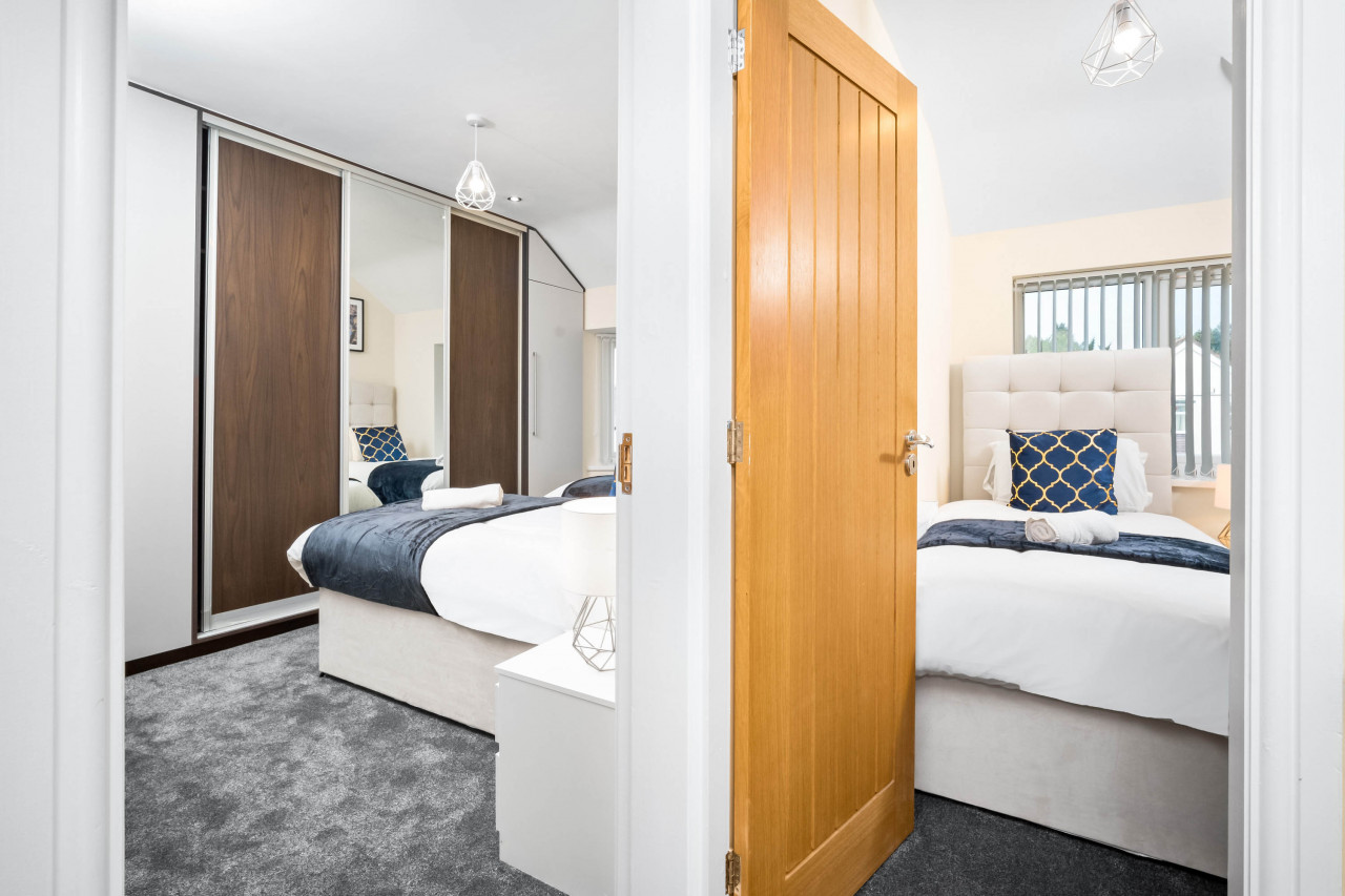 Modern 4 Bedroom House - Garden - Parking in 6 Court Oak Grove, Harborne, Birmingham B32 2HR,UK - Property image 44 - VivreStays