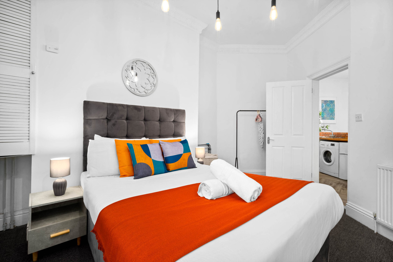 Modern Apartment - Parking - Fast WiFi - Wolverhampton in 7A Park Cres, Wolverhampton WV1 4PY, UK - Property image 22 - VivreStays