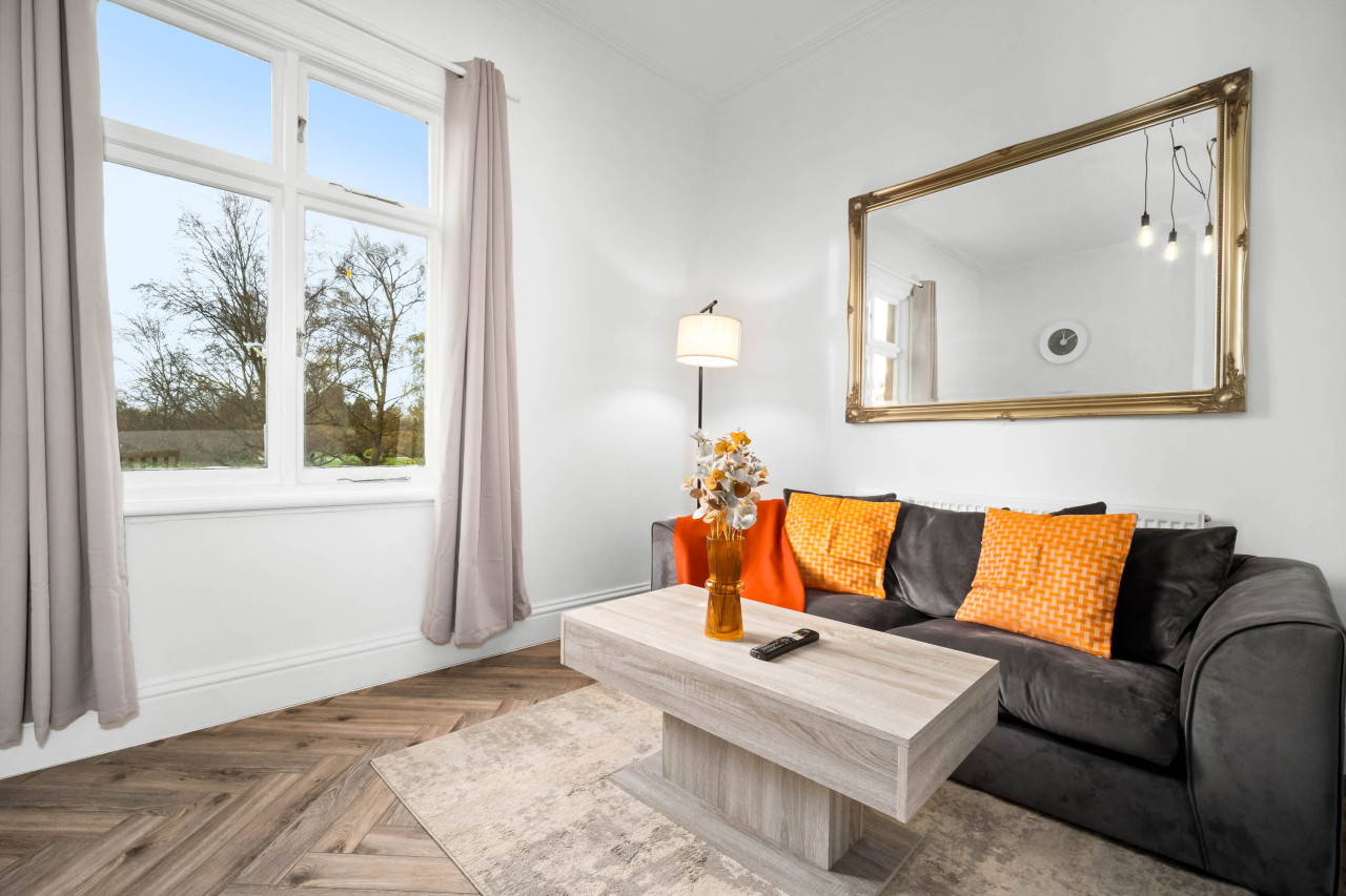 Modern Apartment - Parking - Fast WiFi - Wolverhampton in 7A Park Cres, Wolverhampton WV1 4PY, UK - Property image 8 - VivreStays