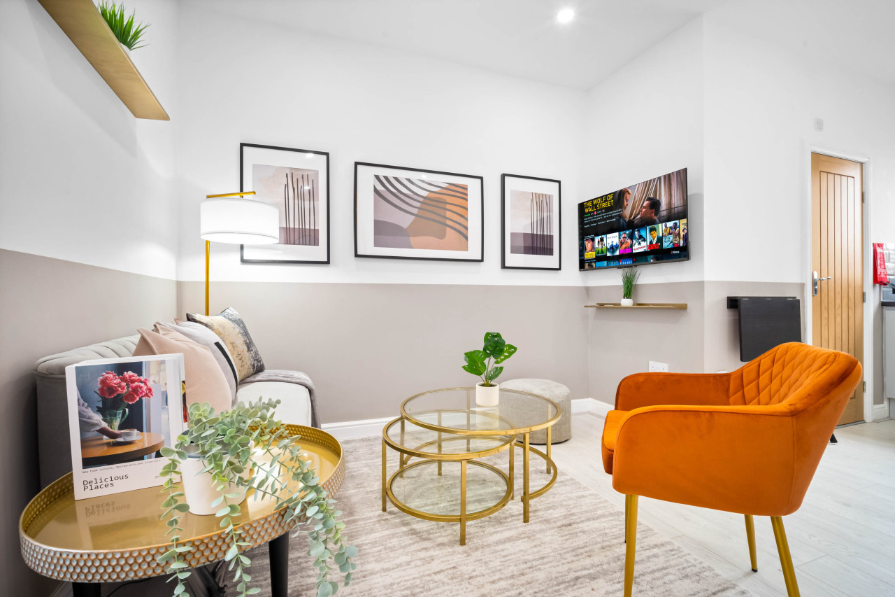 Stylish Apartment - WiFi - Smart TV serviced apartment - Birmingham - VivreStays