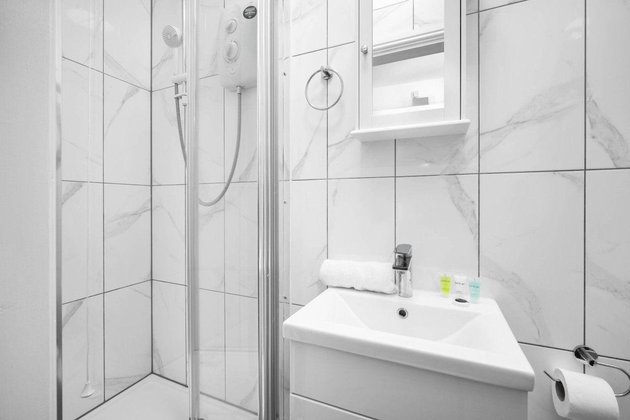 Stylish Apartment - WiFi - Smart TV in 203 Monument Rd, Birmingham B16 8UU, UK - Property image 9 - VivreStays