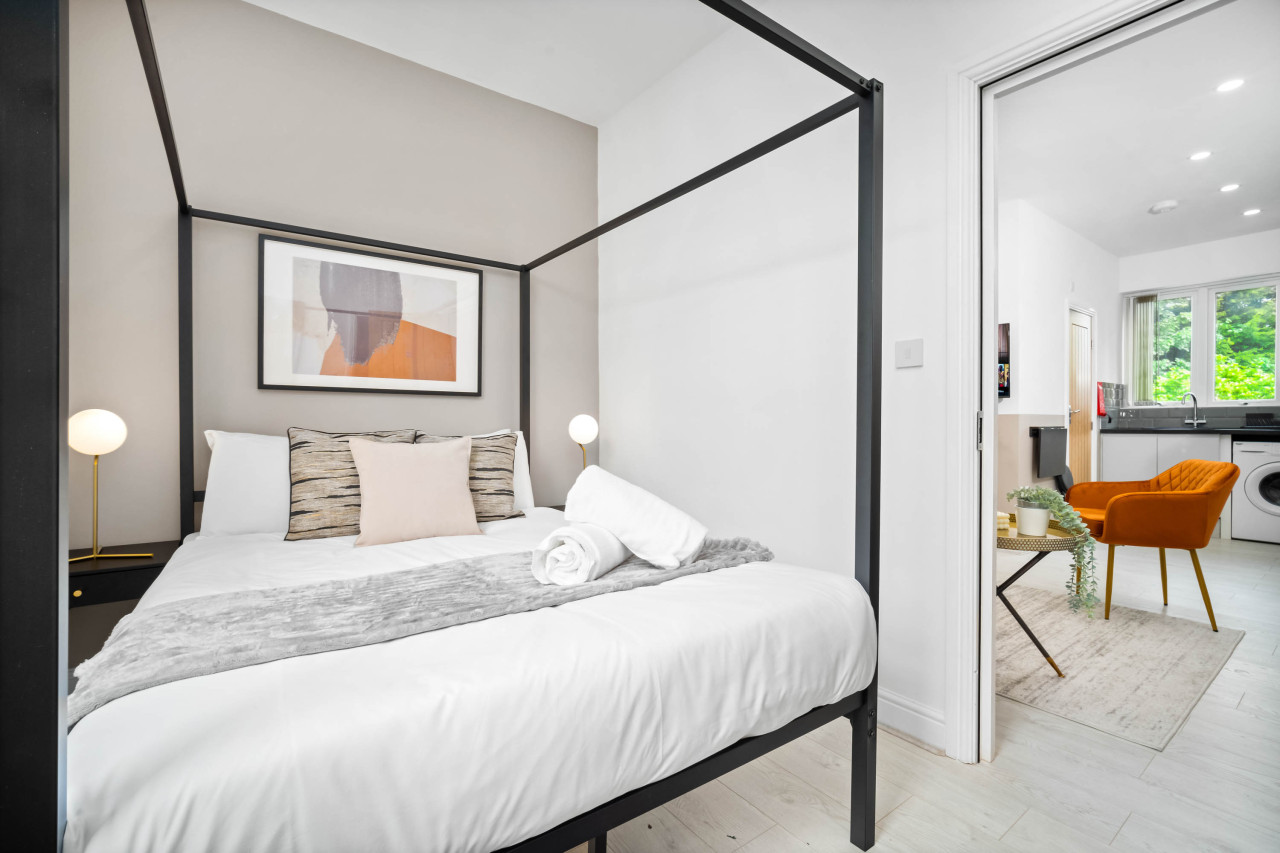 Stylish Apartment - WiFi - Smart TV in 203 Monument Rd, Birmingham B16 8UU, UK - Property image 8 - VivreStays