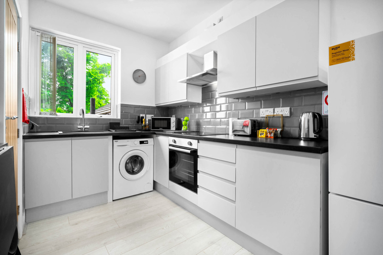 Stylish Apartment - WiFi - Smart TV in 203 Monument Rd, Birmingham B16 8UU, UK - Property image 3 - VivreStays