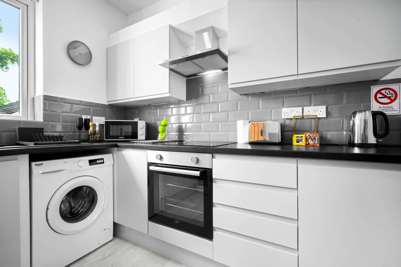 Stylish Apartment - WiFi - Smart TV in 203 Monument Rd, Birmingham B16 8UU, UK - Property image 23 - VivreStays