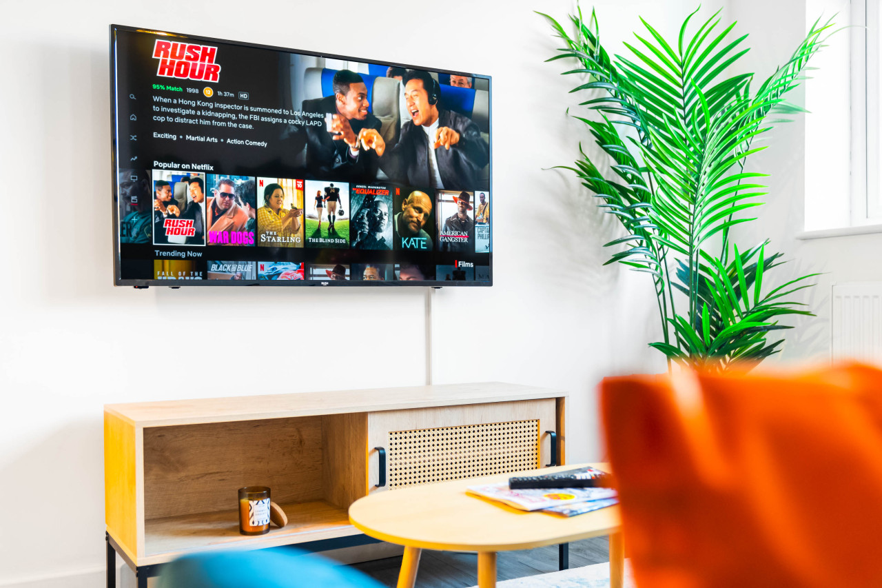 Cozy Apartment - Parking - WiFi - Cradley Heath in Trinity St, Cradley Heath B64, UK - Property image 7 - VivreStays