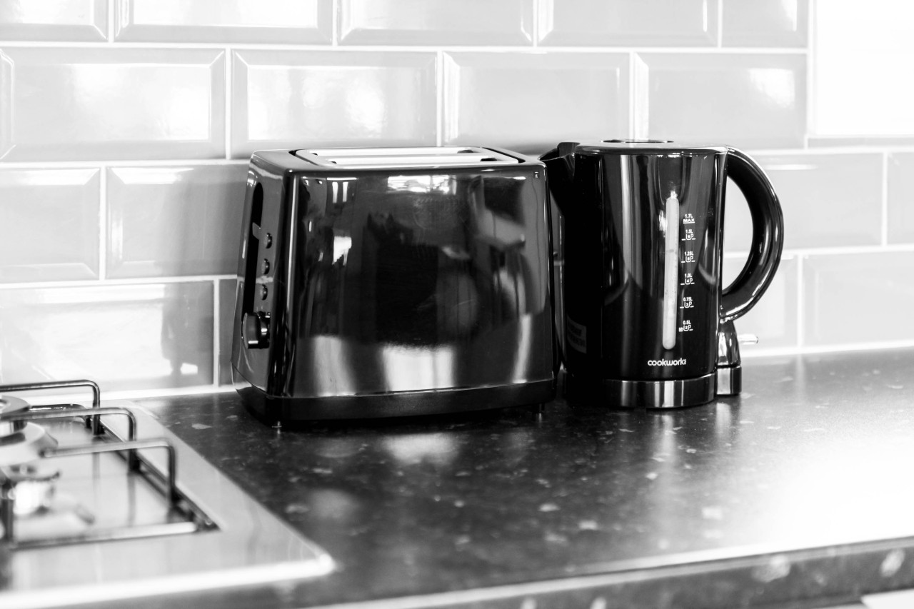 Cozy Apartment - Parking - WiFi - Cradley Heath in Trinity St, Cradley Heath B64, UK - Property image 23 - VivreStays