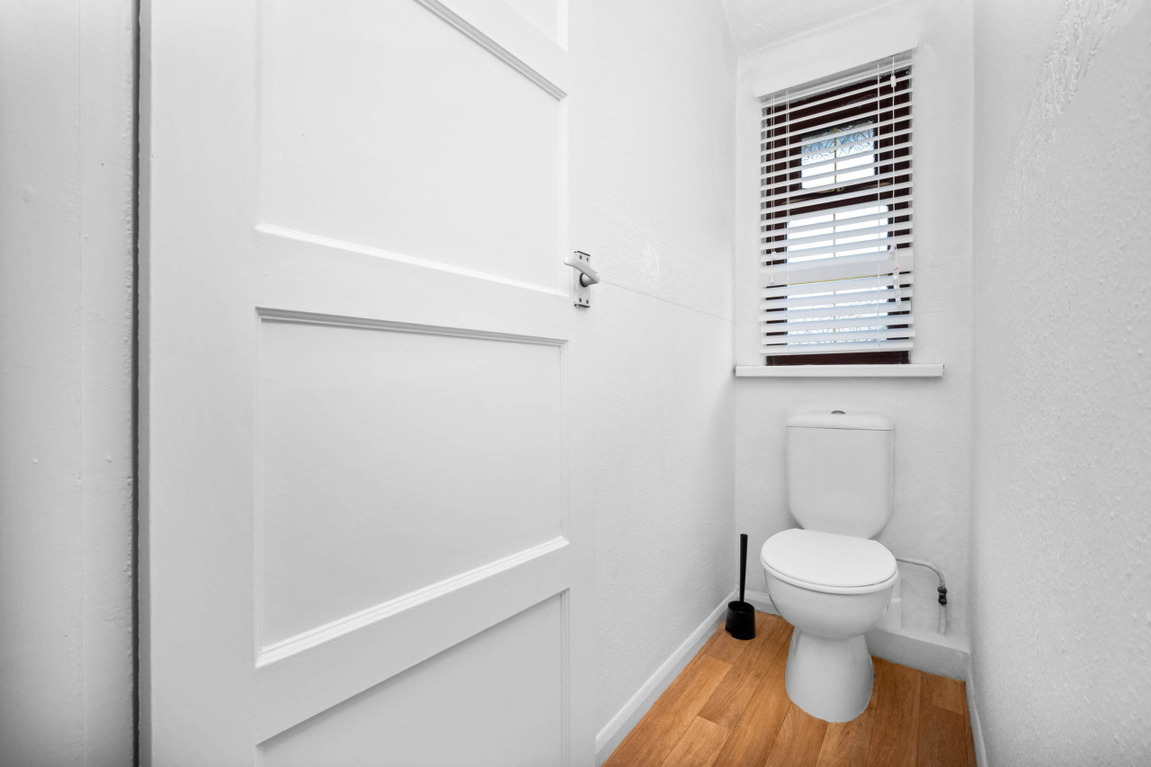 Modern Three Bed House - Garden - Parking in 74 Brownhills Rd, Walsall Wood, Walsall WS8 7BS, UK - Property image 36 - VivreStays