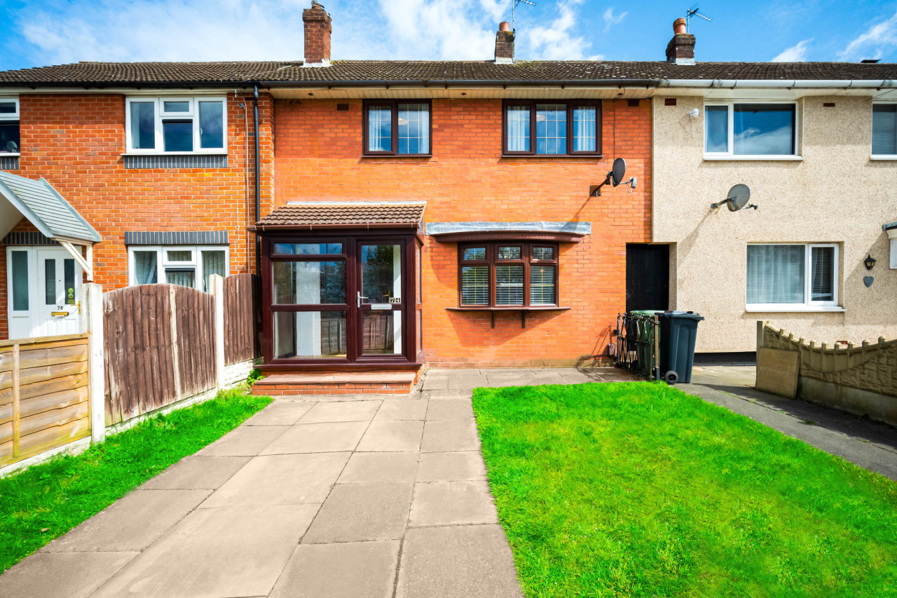 Modern Three Bed House - Garden - Parking in 74 Brownhills Rd, Walsall Wood, Walsall WS8 7BS, UK - Property image 57 - VivreStays