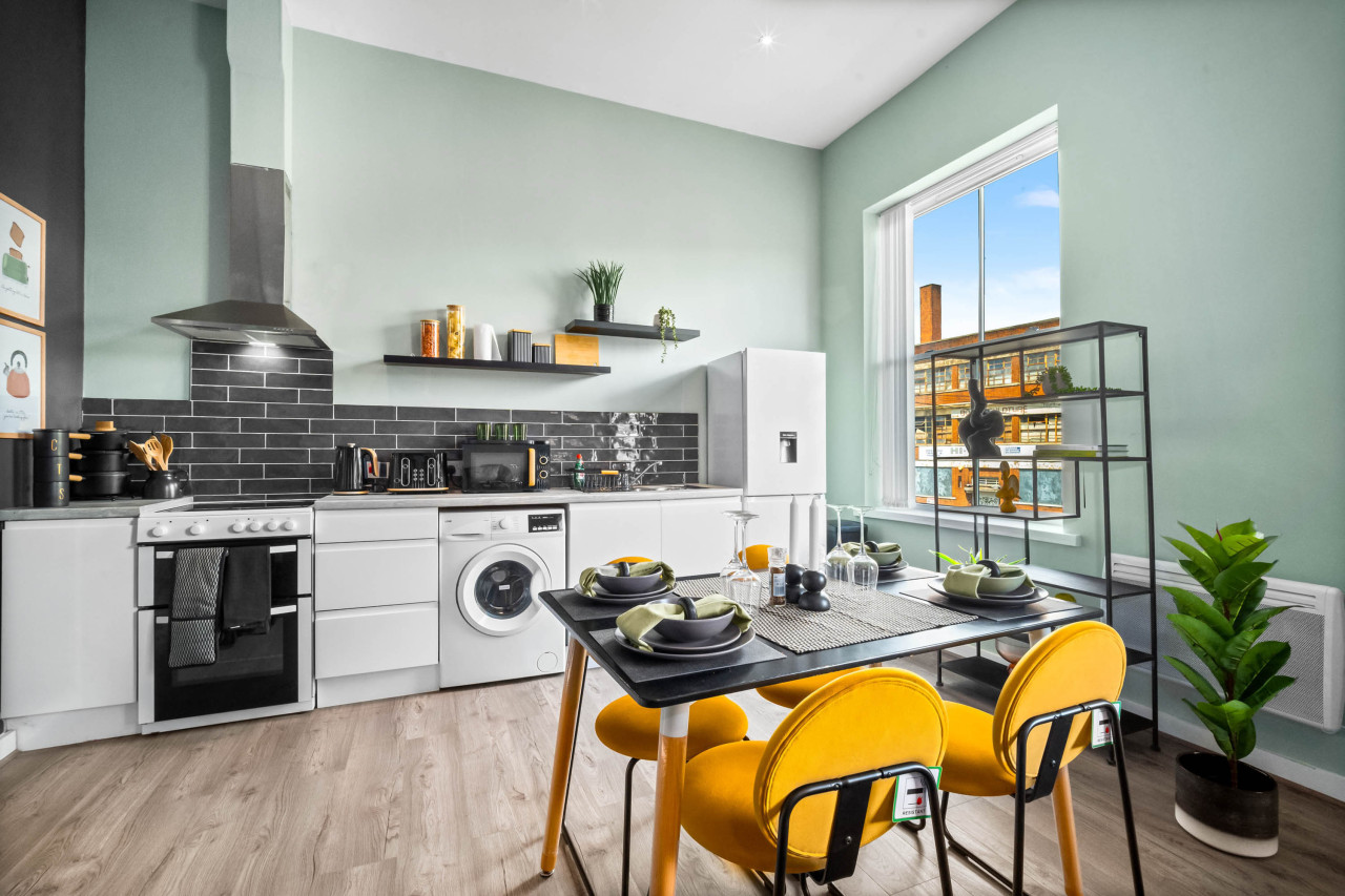 Modern Apartment with Gated Parking near Jewellery Quarter & City Centre in 125 Soho Hill #apartment 1, England, United Kingdom, B19 1AX - Property image 4 - VivreStays