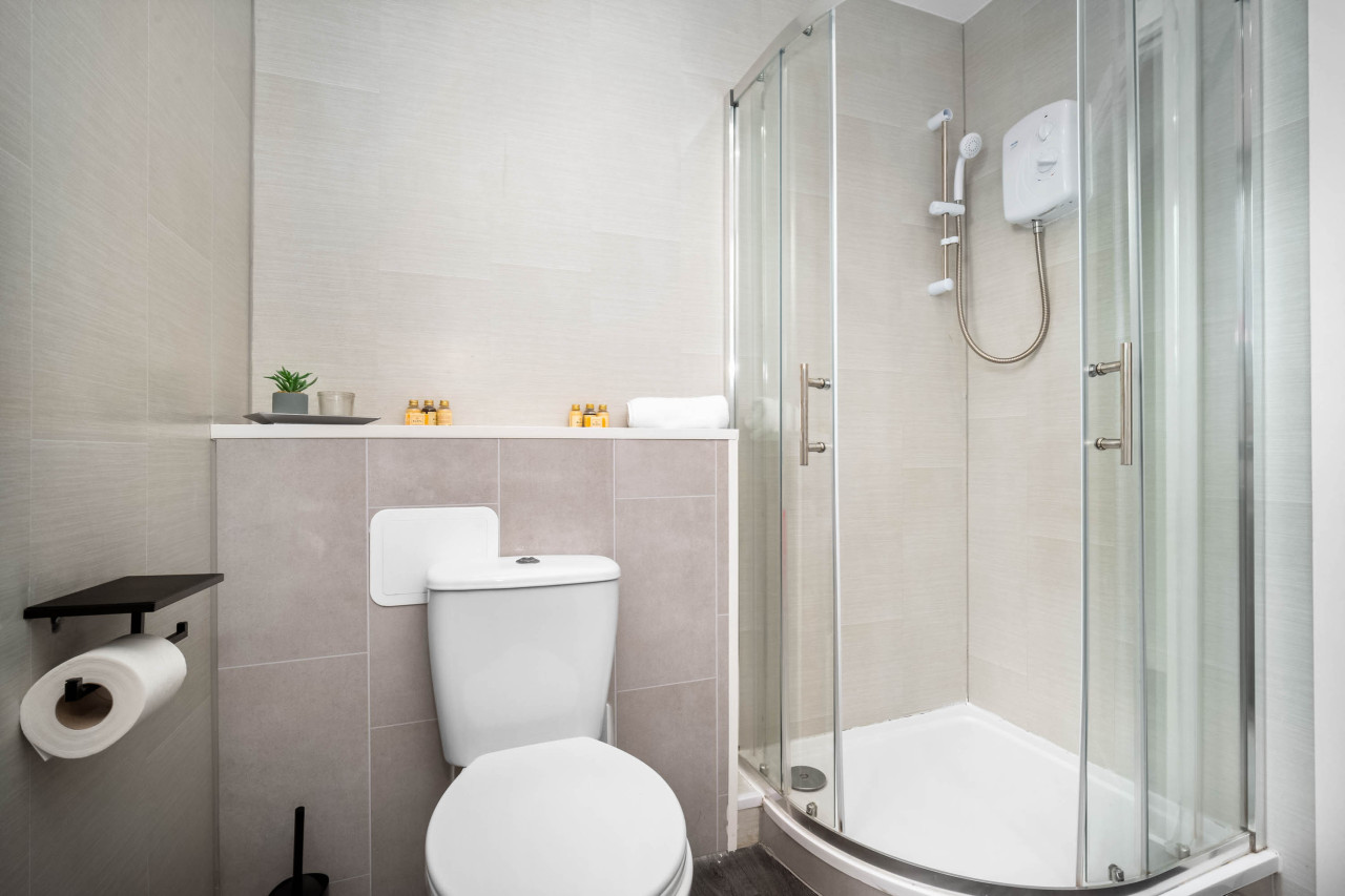 Modern Apartment with Gated Parking near Jewellery Quarter & City Centre in 125 Soho Hill #apartment 1, England, United Kingdom, B19 1AX - Property image 12 - VivreStays