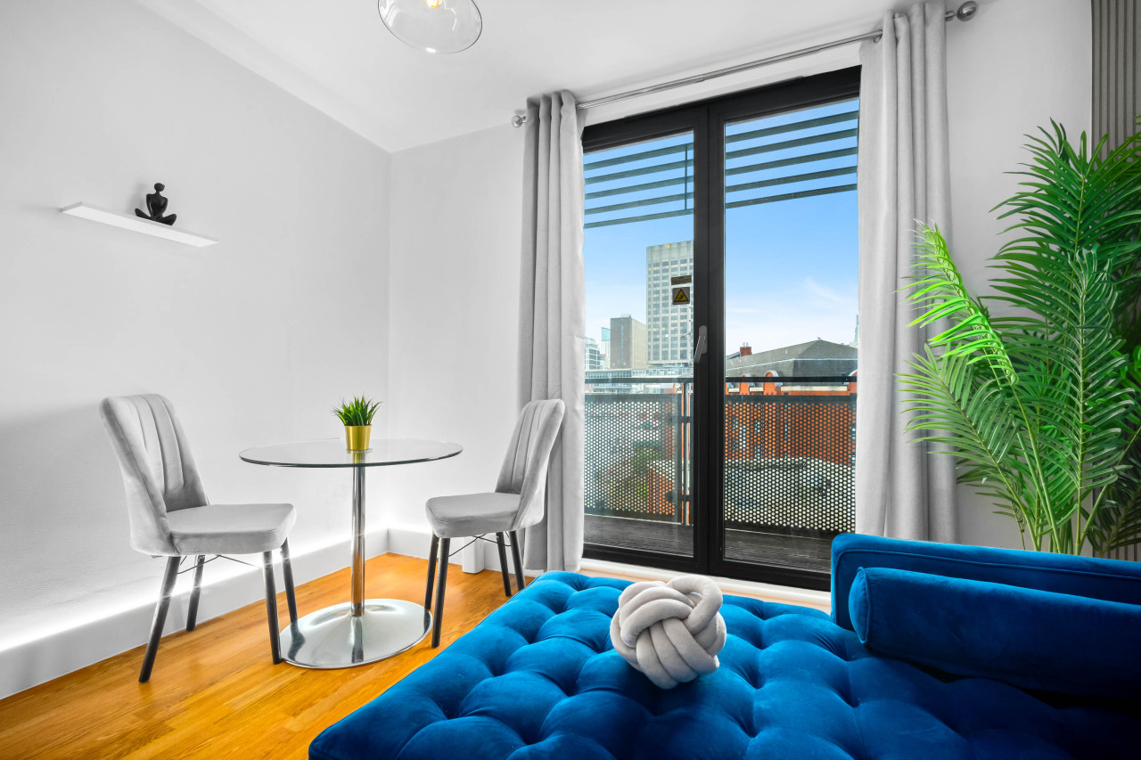 Stylish Chinatown Apartment - Balcony - Parking in 70 Hurst St, Birmingham B5 4TD, UK - Property image 10 - VivreStays