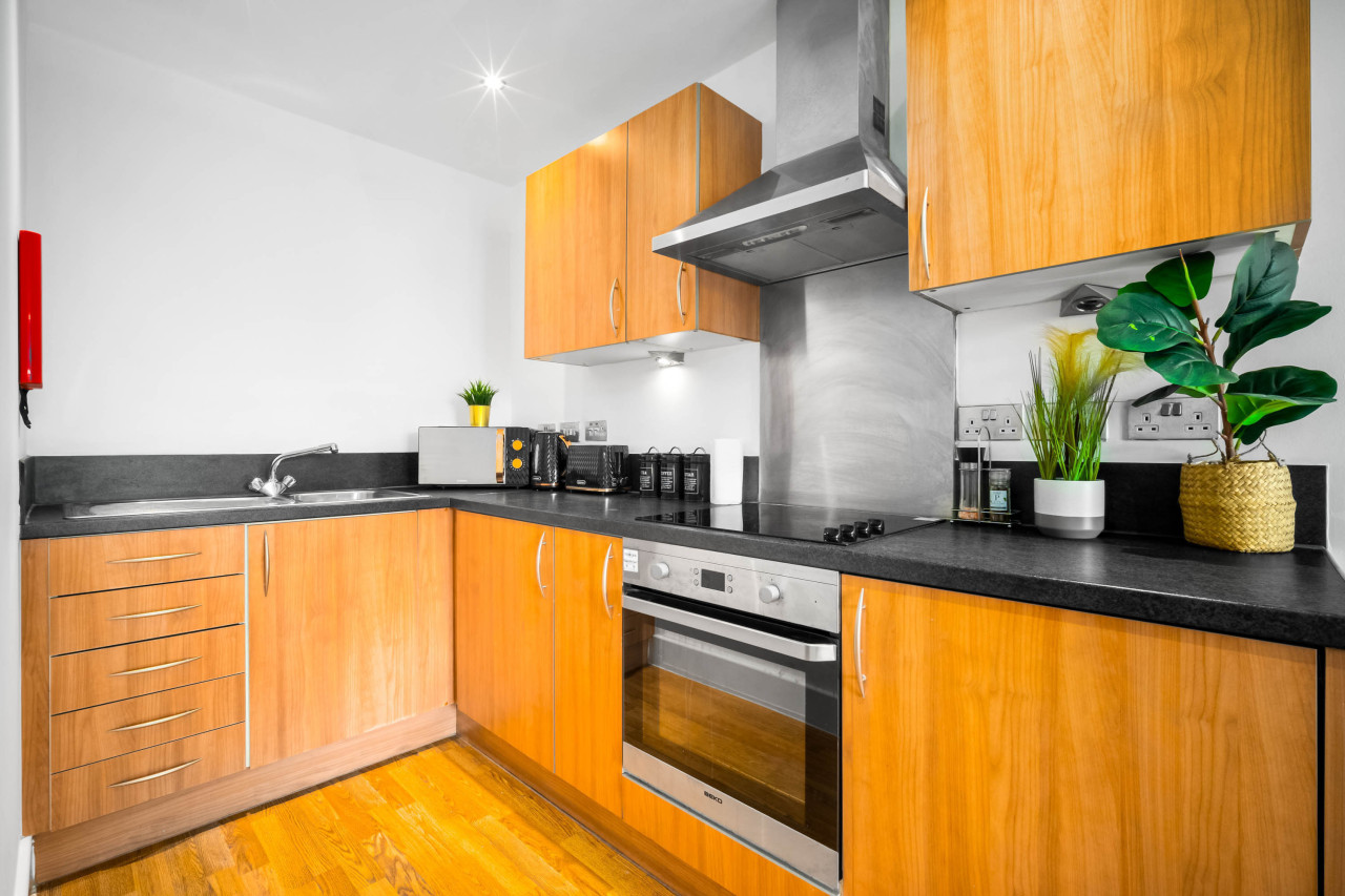 Stylish Chinatown Apartment - Balcony - Parking in 70 Hurst St, Birmingham B5 4TD, UK - Property image 4 - VivreStays