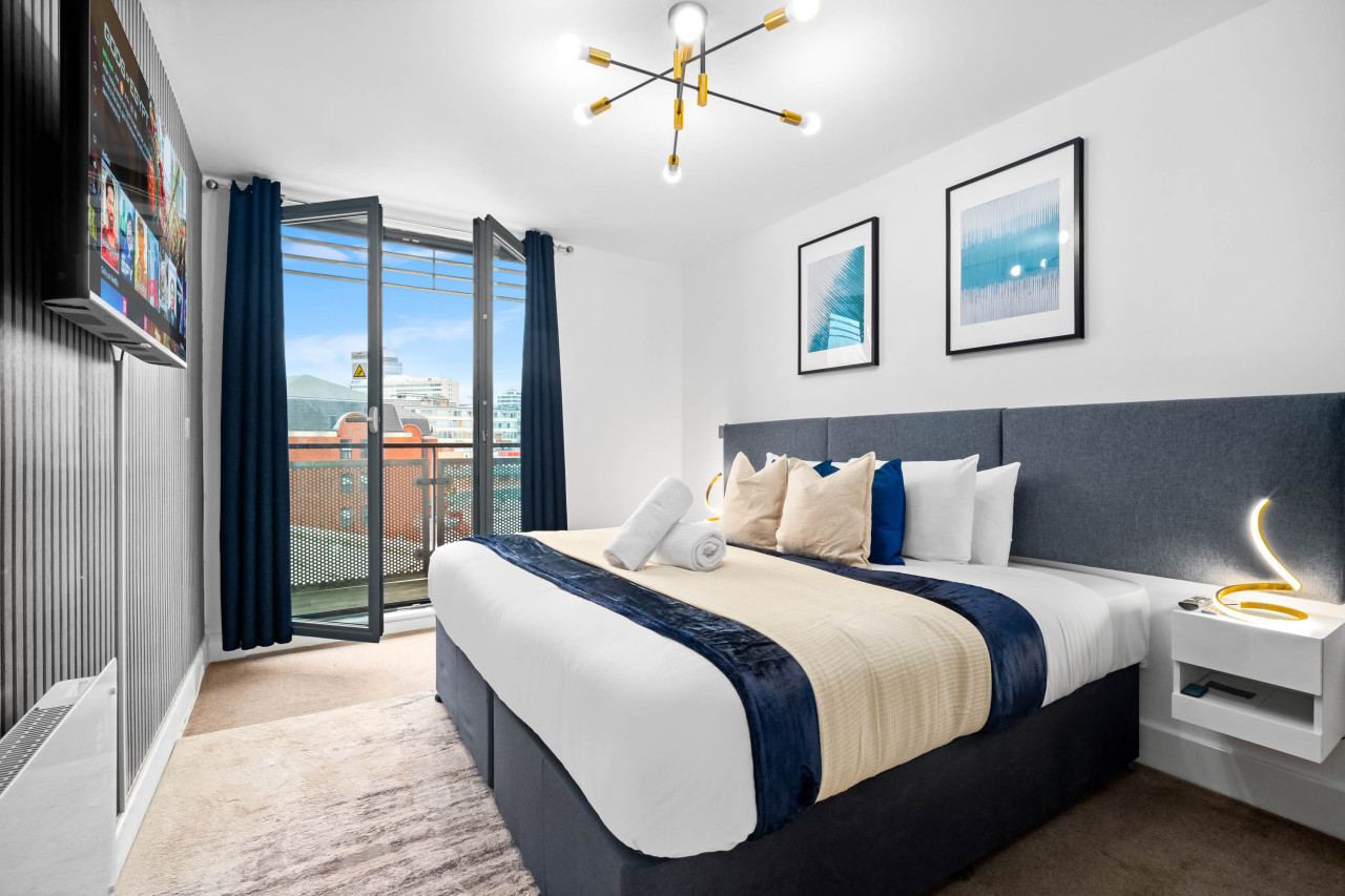Stylish Chinatown Apartment - Balcony - Parking in 70 Hurst St, Birmingham B5 4TD, UK - Property image 2 - VivreStays