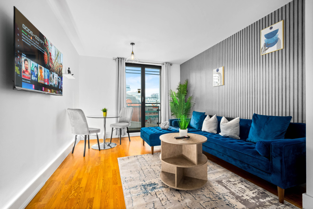 Stylish Chinatown Apartment - Balcony - Parking in 70 Hurst St, Birmingham B5 4TD, UK - Property image 5 - VivreStays