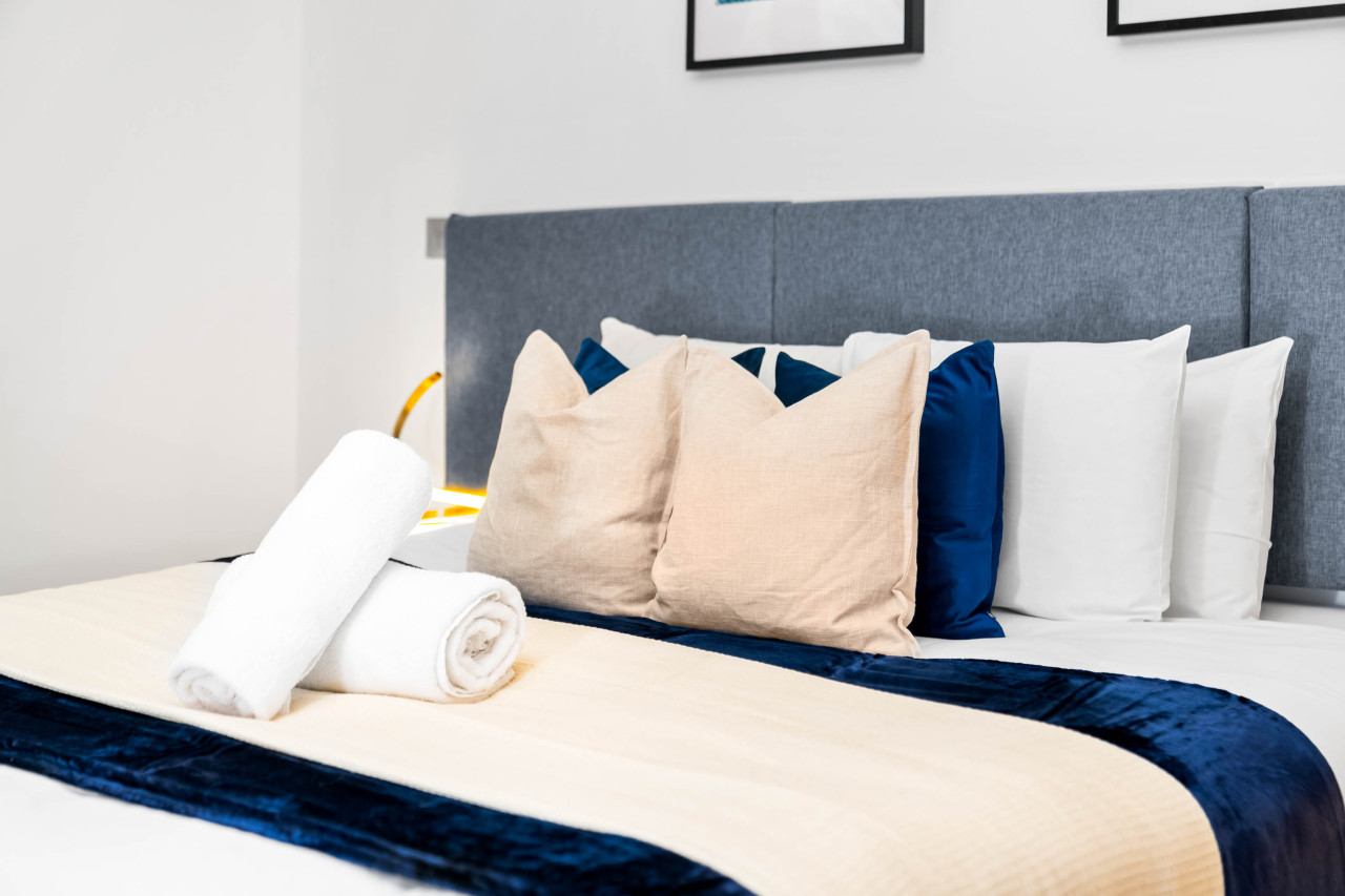 Stylish Chinatown Apartment - Balcony - Parking in 70 Hurst St, Birmingham B5 4TD, UK - Property image 19 - VivreStays