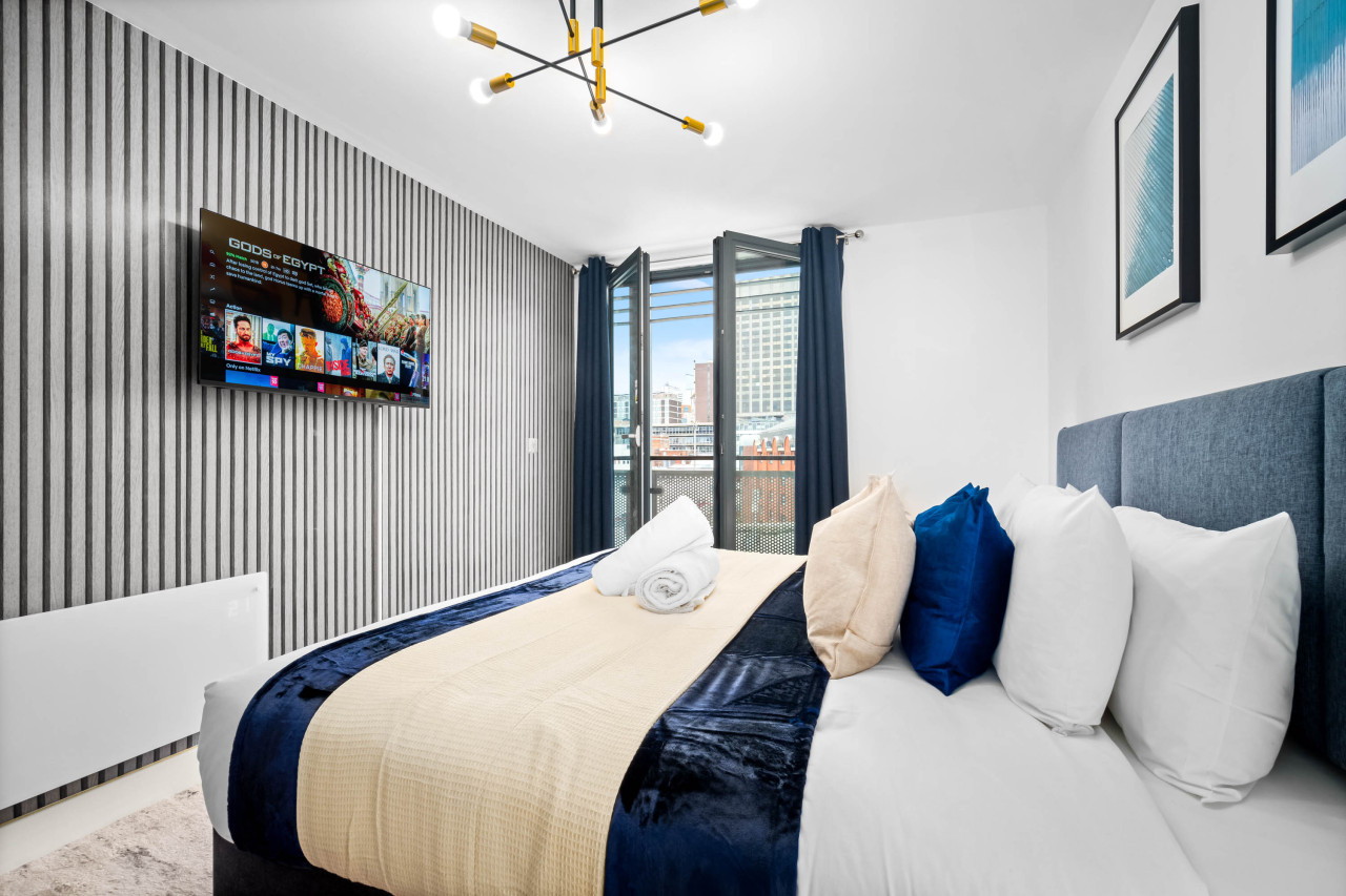 Stylish Chinatown Apartment - Balcony - Parking in 70 Hurst St, Birmingham B5 4TD, UK - Property image 20 - VivreStays
