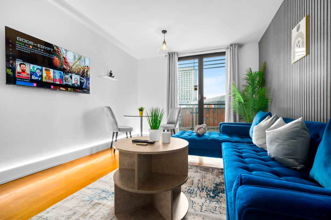 Stylish Chinatown Apartment - Balcony - Parking serviced apartment - Birmingham - VivreStays
