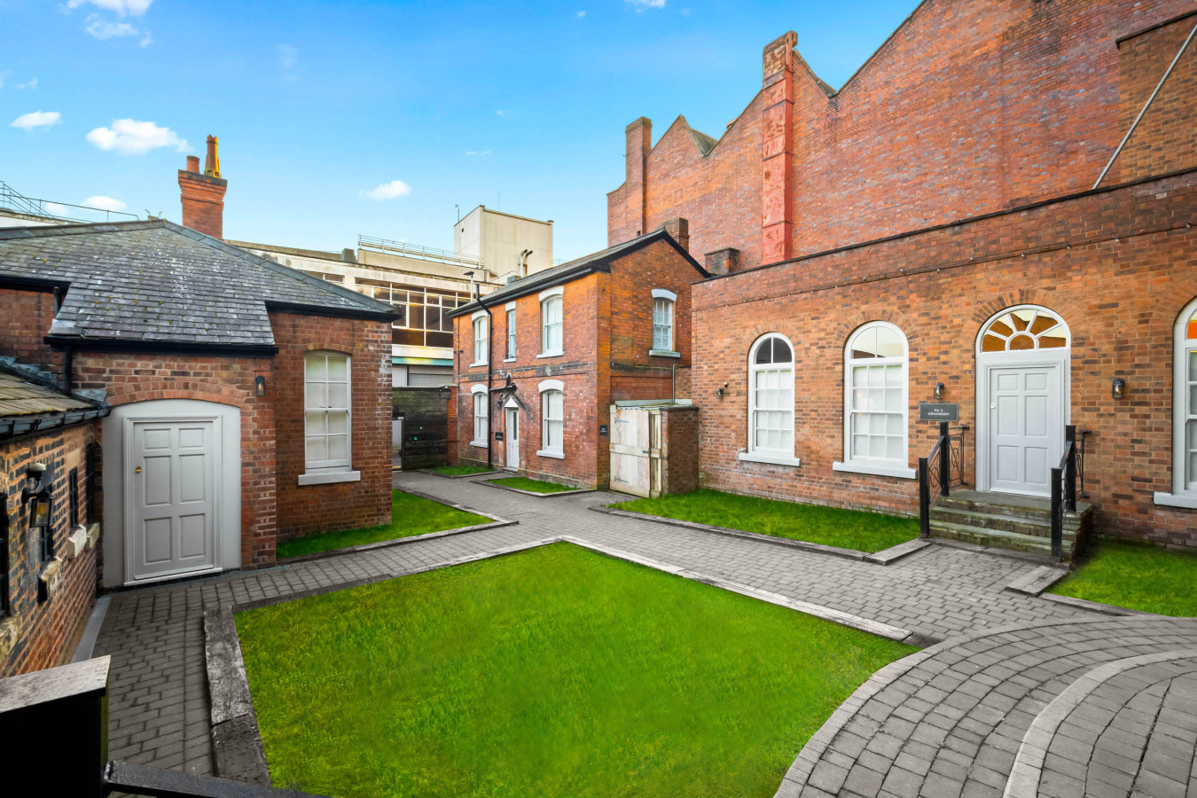 Modern 3 Bedroom Townhouse - Bedroom TVs - Wolverhampton Centre in rear of, 50 Queen St, Wolverhampton WV1 3BJ, UK - Property image 56 - VivreStays