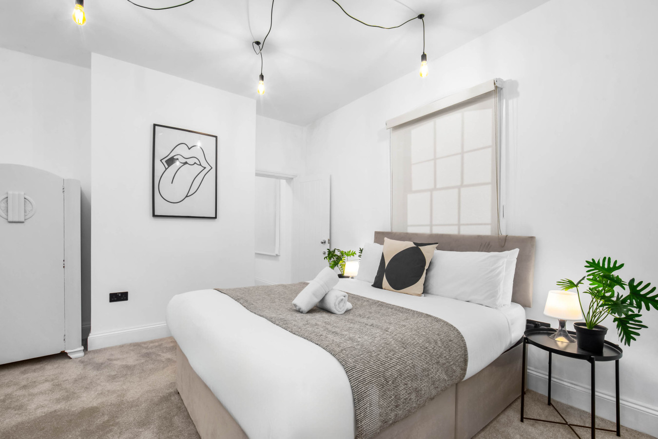 Modern 3 Bedroom Townhouse - Bedroom TVs - Wolverhampton Centre in rear of, 50 Queen St, Wolverhampton WV1 3BJ, UK - Property image 18 - VivreStays
