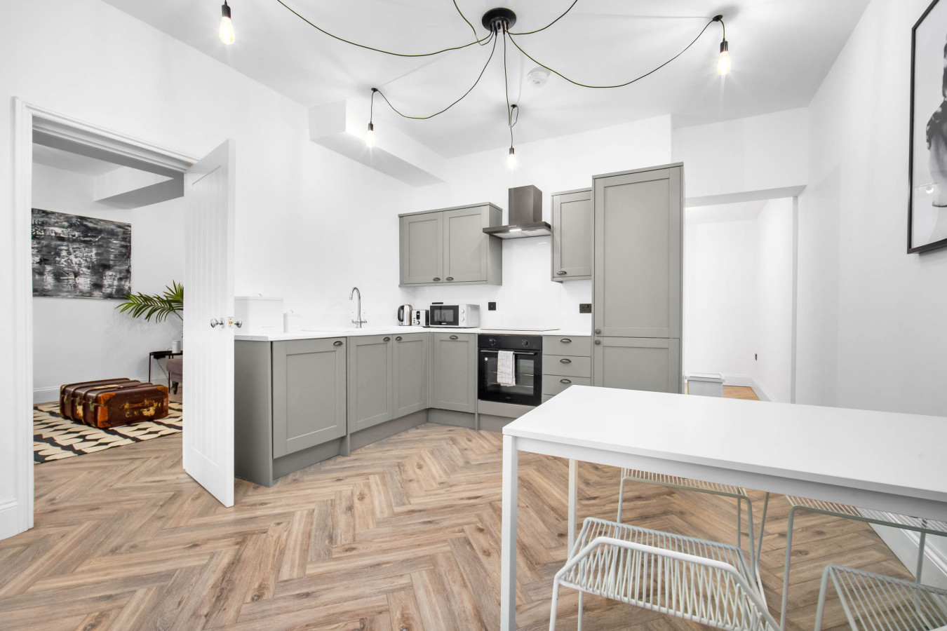 Modern 3 Bedroom Townhouse - Bedroom TVs - Wolverhampton Centre in rear of, 50 Queen St, Wolverhampton WV1 3BJ, UK - Property image 13 - VivreStays