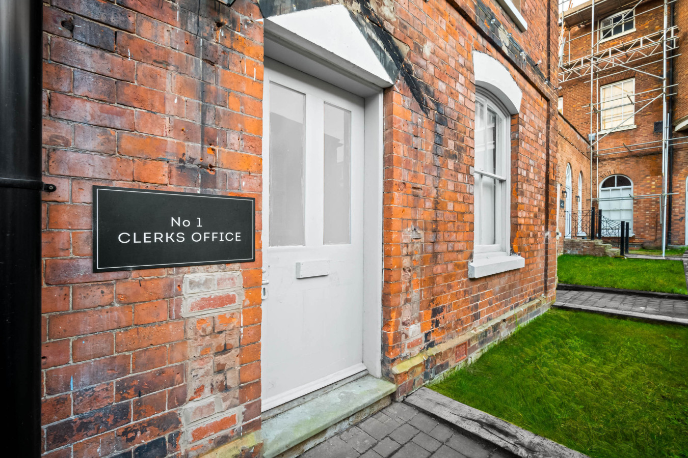 Modern 3 Bedroom Townhouse - Bedroom TVs - Wolverhampton Centre in rear of, 50 Queen St, Wolverhampton WV1 3BJ, UK - Property image 65 - VivreStays
