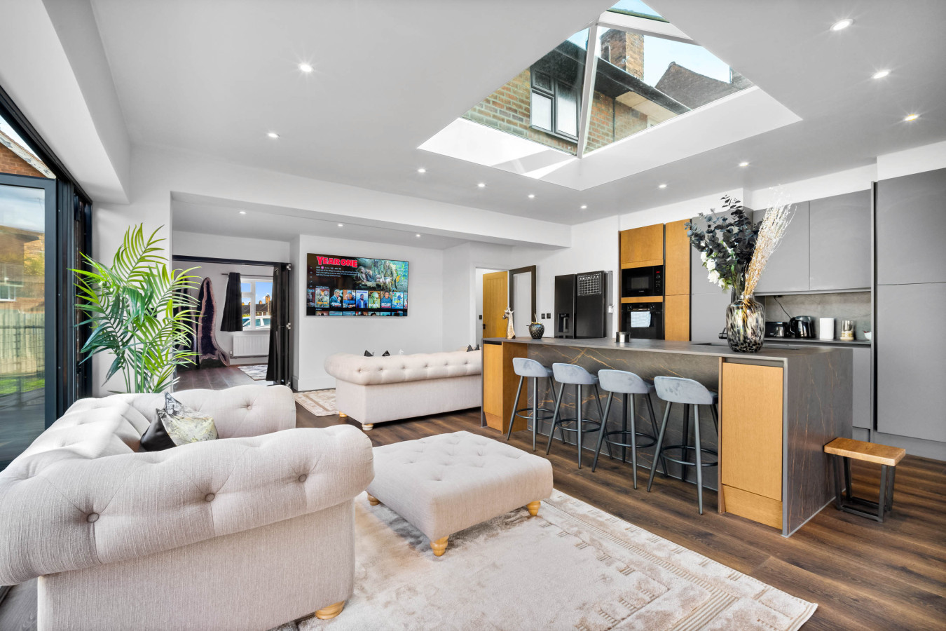 Luxury 3 Bedroom House - Garden - Parking - Outdoor Playground in 17 Plimsoll Grove, Quinton, Birmingham B32 1PF, UK - Property image 46 - VivreStays