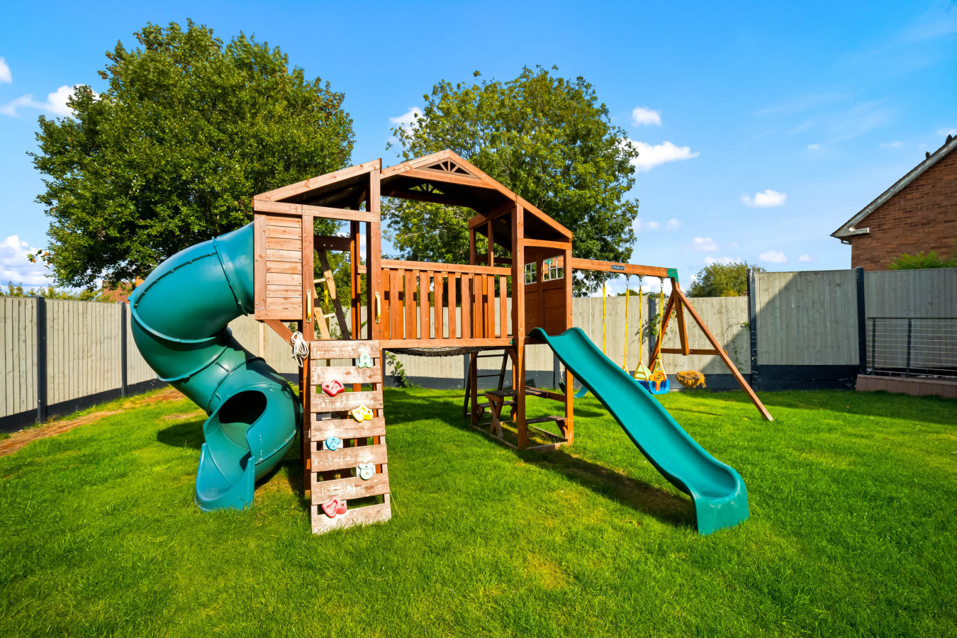 Luxury 3 Bedroom House - Garden - Parking - Outdoor Playground in 17 Plimsoll Grove, Quinton, Birmingham B32 1PF, UK - Property image 88 - VivreStays