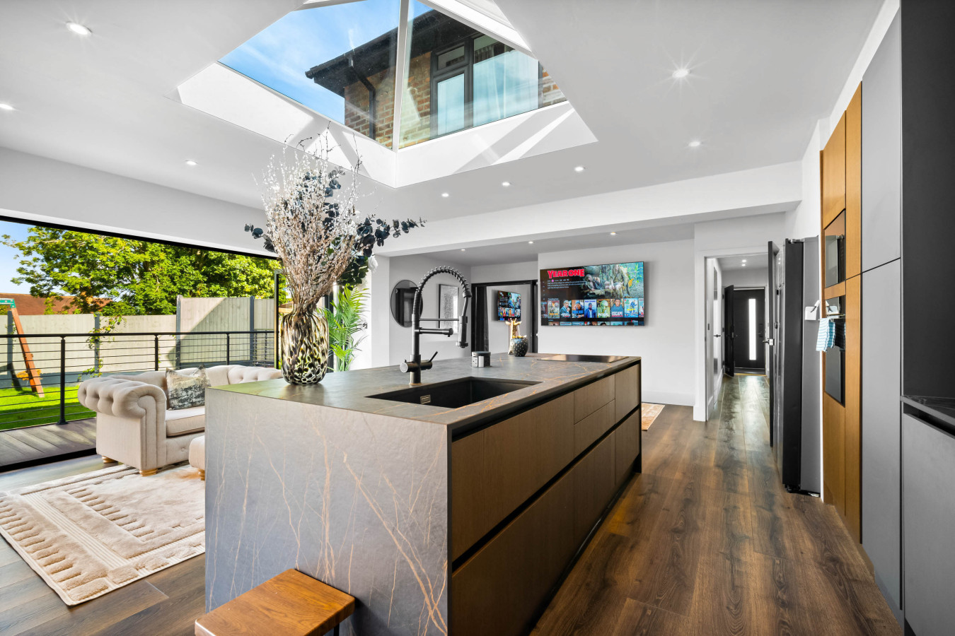 Luxury 3 Bedroom House - Garden - Parking - Outdoor Playground in 17 Plimsoll Grove, Quinton, Birmingham B32 1PF, UK - Property image 67 - VivreStays