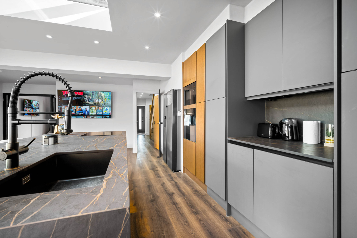 Luxury 3 Bedroom House - Garden - Parking - Outdoor Playground in 17 Plimsoll Grove, Quinton, Birmingham B32 1PF, UK - Property image 5 - VivreStays