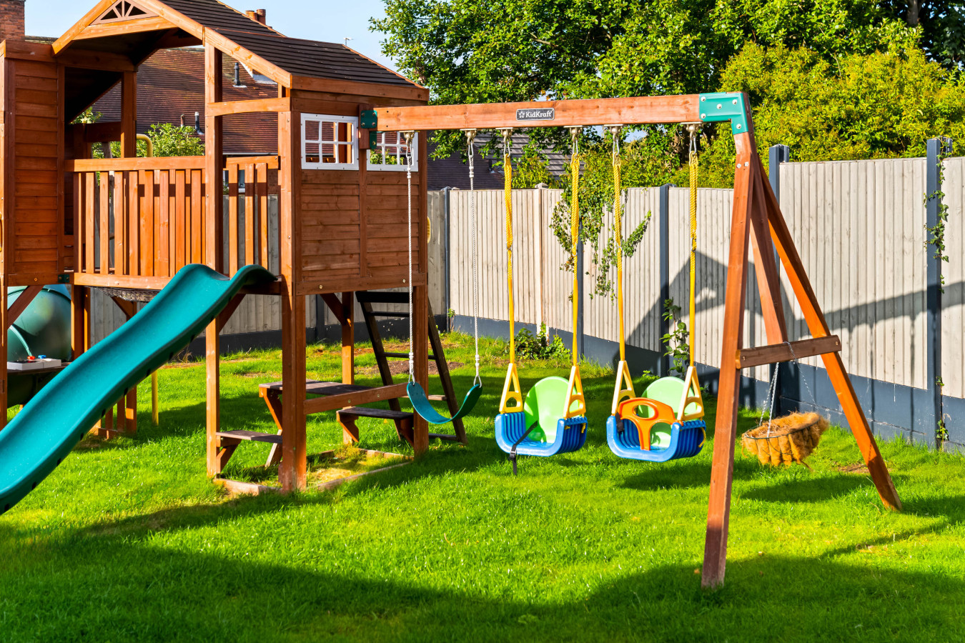 Luxury 3 Bedroom House - Garden - Parking - Outdoor Playground in 17 Plimsoll Grove, Quinton, Birmingham B32 1PF, UK - Property image 95 - VivreStays