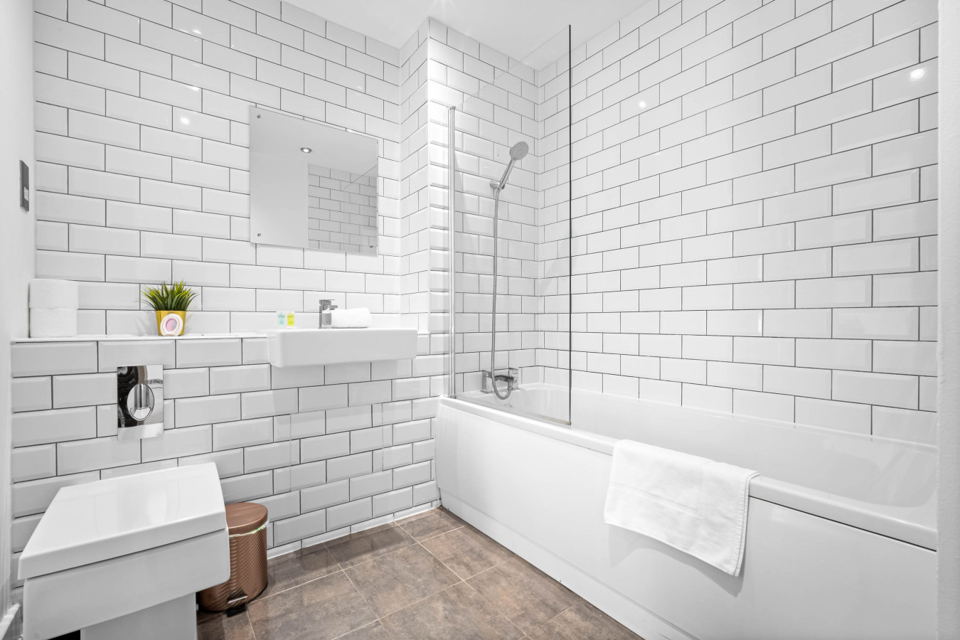 Stylish JQ Apartment - Smart TV - WIFI - Centre in 3 Helena St, Birmingham B1 2RR, UK - Property image 31 - VivreStays