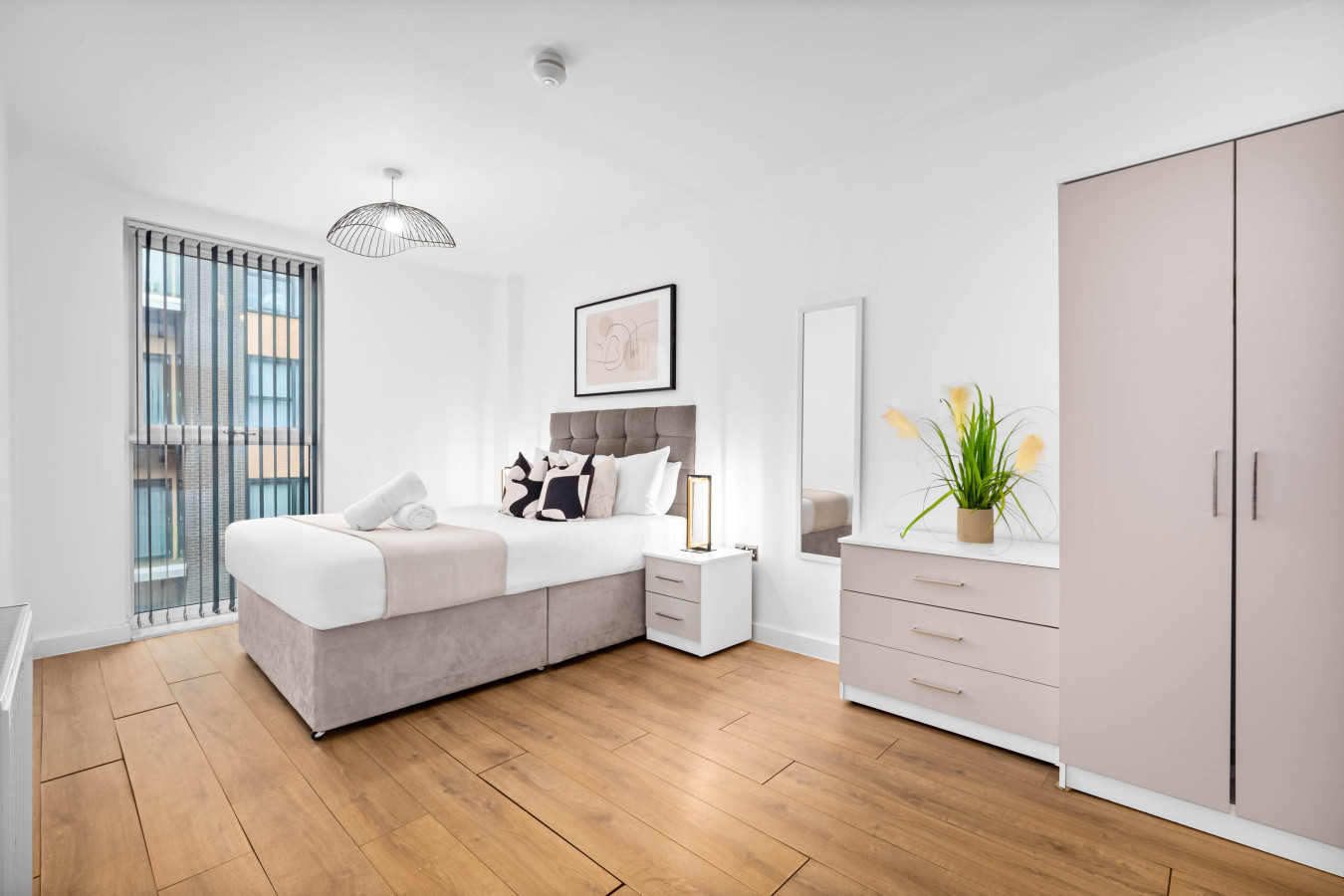 Stylish JQ Apartment - Smart TV - WIFI - Centre in 3 Helena St, Birmingham B1 2RR, UK - Property image 3 - VivreStays
