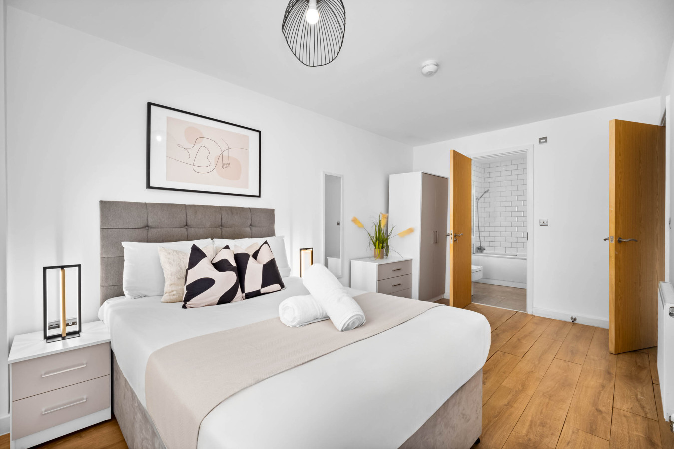 Stylish JQ Apartment - Smart TV - WIFI - Centre in 3 Helena St, Birmingham B1 2RR, UK - Property image 13 - VivreStays