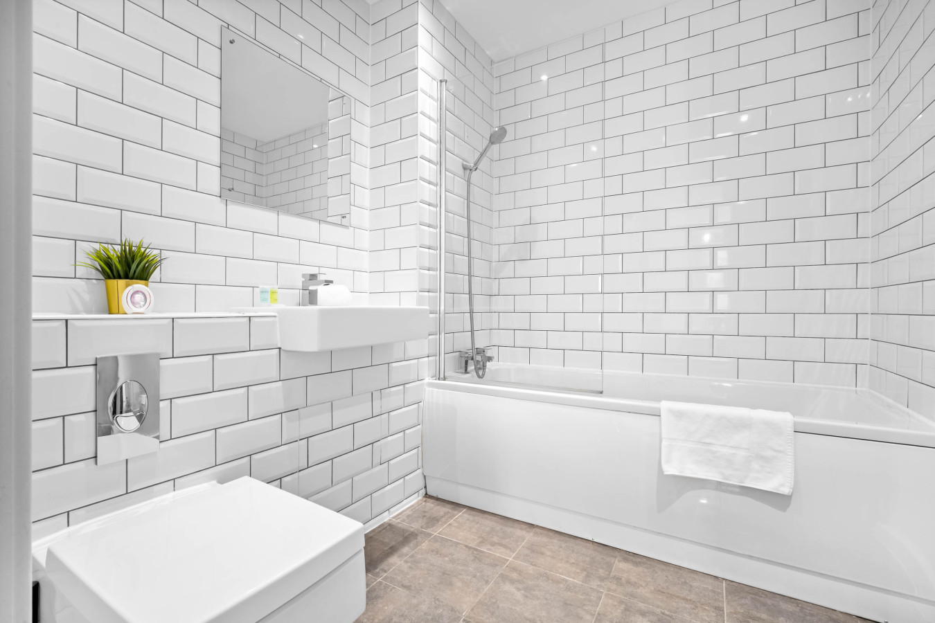 Stylish JQ Apartment - Smart TV - WIFI - Centre in 3 Helena St, Birmingham B1 2RR, UK - Property image 5 - VivreStays