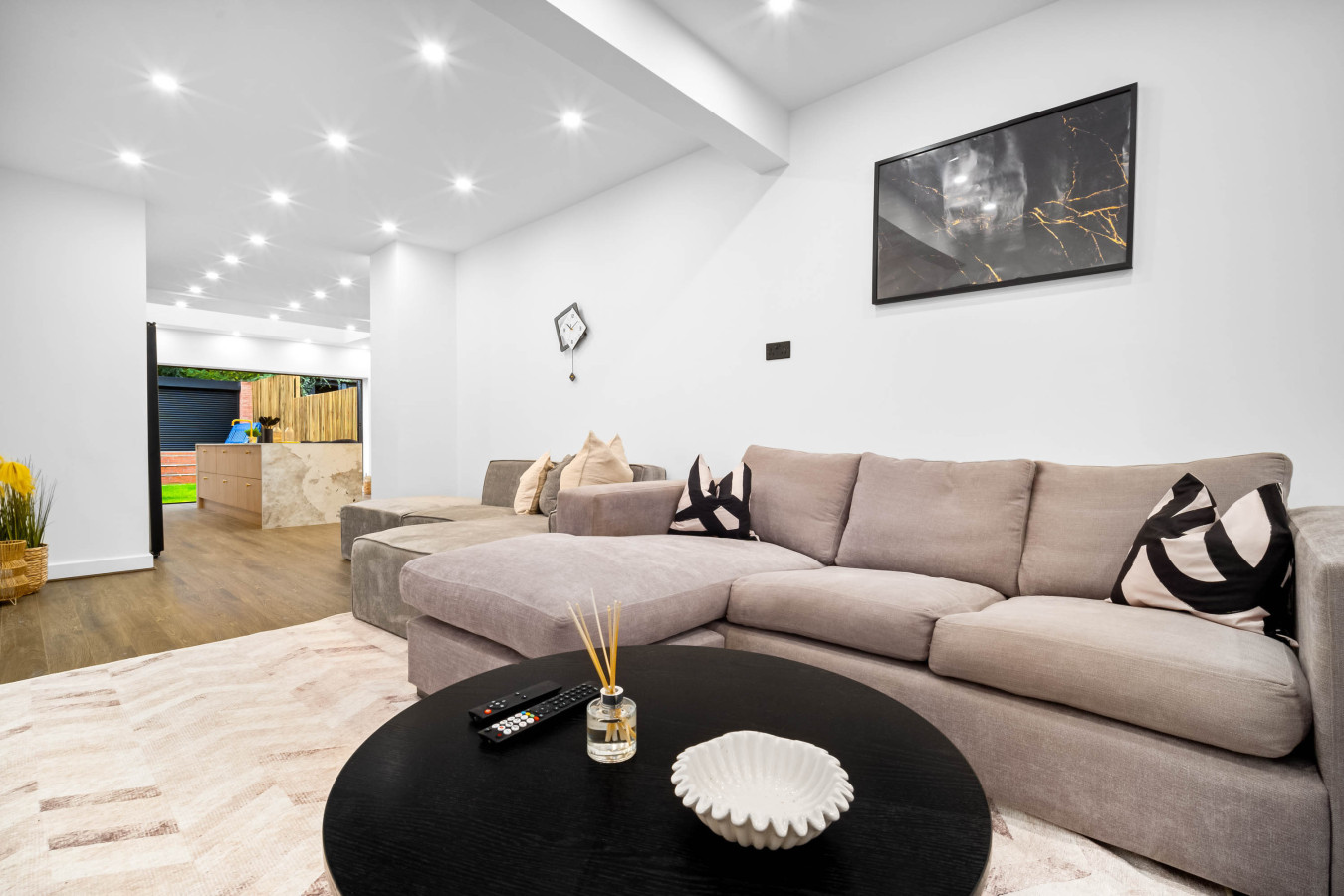 Stylish Four Bedroom House - Garden - Parking in 154 Ridgacre Ln, Quinton, Birmingham B32 1QB, UK - Property image 17 - VivreStays