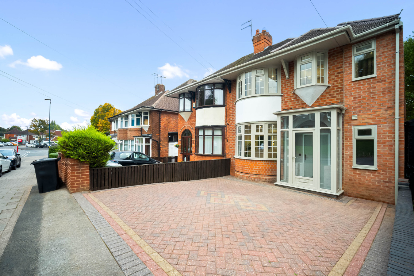 Stylish Four Bedroom House - Garden - Parking in 154 Ridgacre Ln, Quinton, Birmingham B32 1QB, UK - Property image 83 - VivreStays
