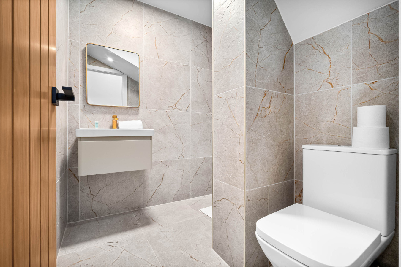 Stylish Four Bedroom House - Garden - Parking in 154 Ridgacre Ln, Quinton, Birmingham B32 1QB, UK - Property image 27 - VivreStays