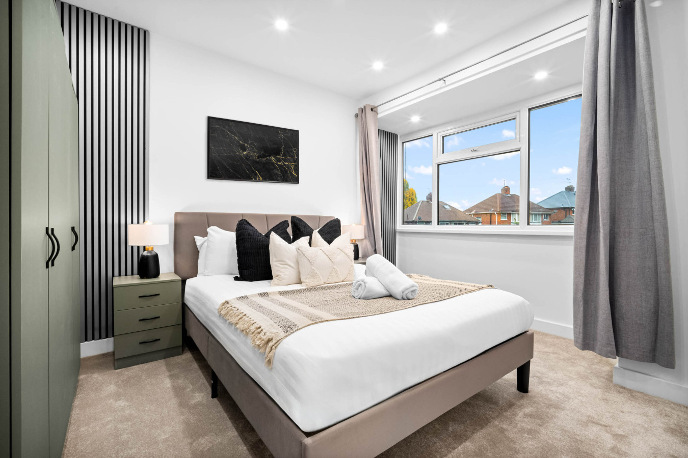 Stylish Four Bedroom House - Garden - Parking in 154 Ridgacre Ln, Quinton, Birmingham B32 1QB, UK - Property image 4 - VivreStays