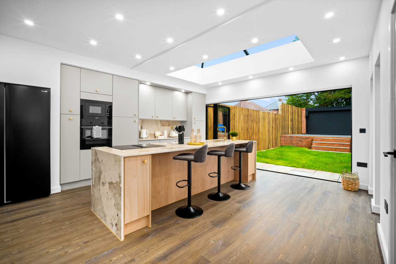 Stylish Four Bedroom House - Garden - Parking in 154 Ridgacre Ln, Quinton, Birmingham B32 1QB, UK - Property image 5 - VivreStays